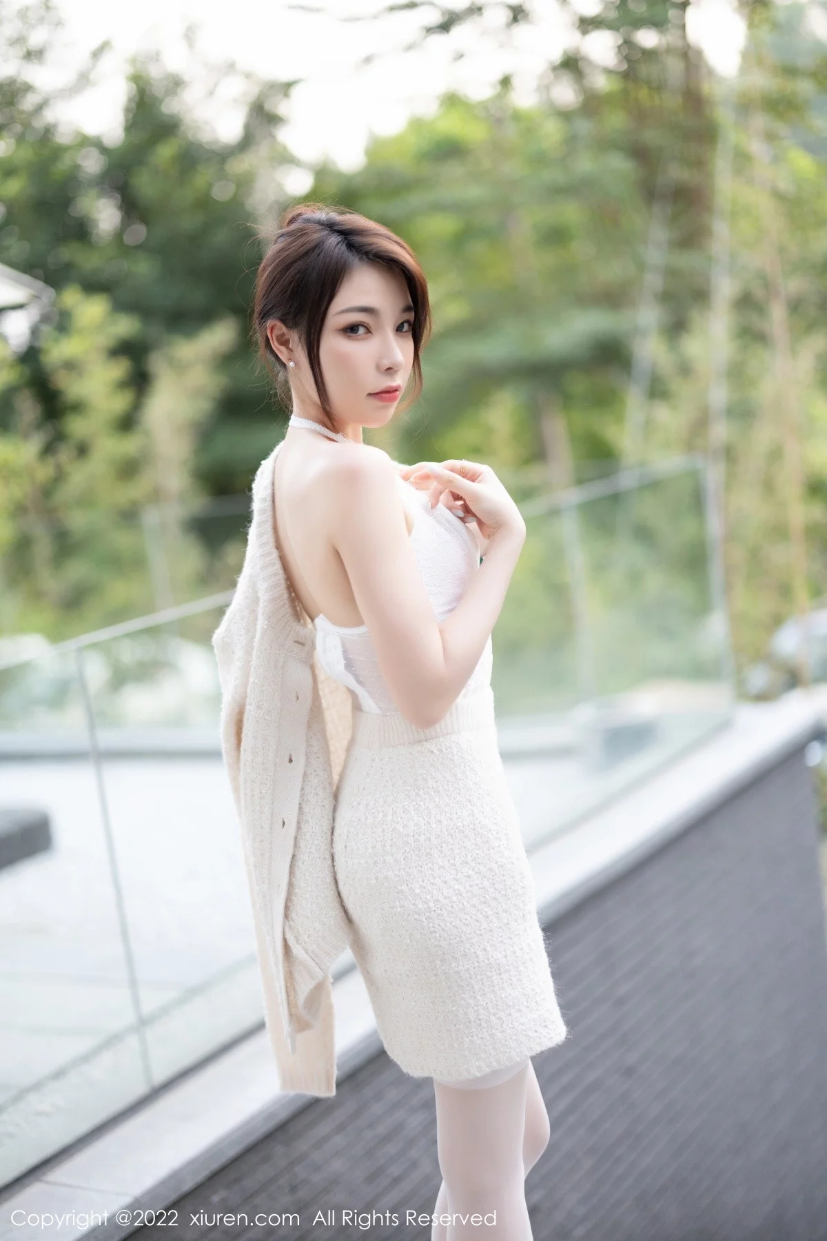 [[XiuRen秀人网]秀人网]No.5880_女神徐莉芝Booty半脱露性感白色蕾丝内衣配白丝吊袜诱惑写真88P