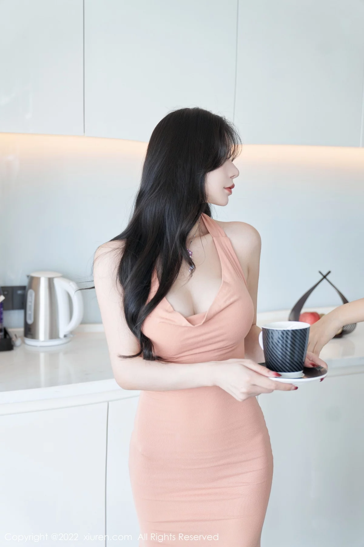 [[XiuRen秀人网]秀人网]No.5881_女神周于希Sally心愿旅拍性感粉色长裙+白色薄纱惹火诱惑写真80P