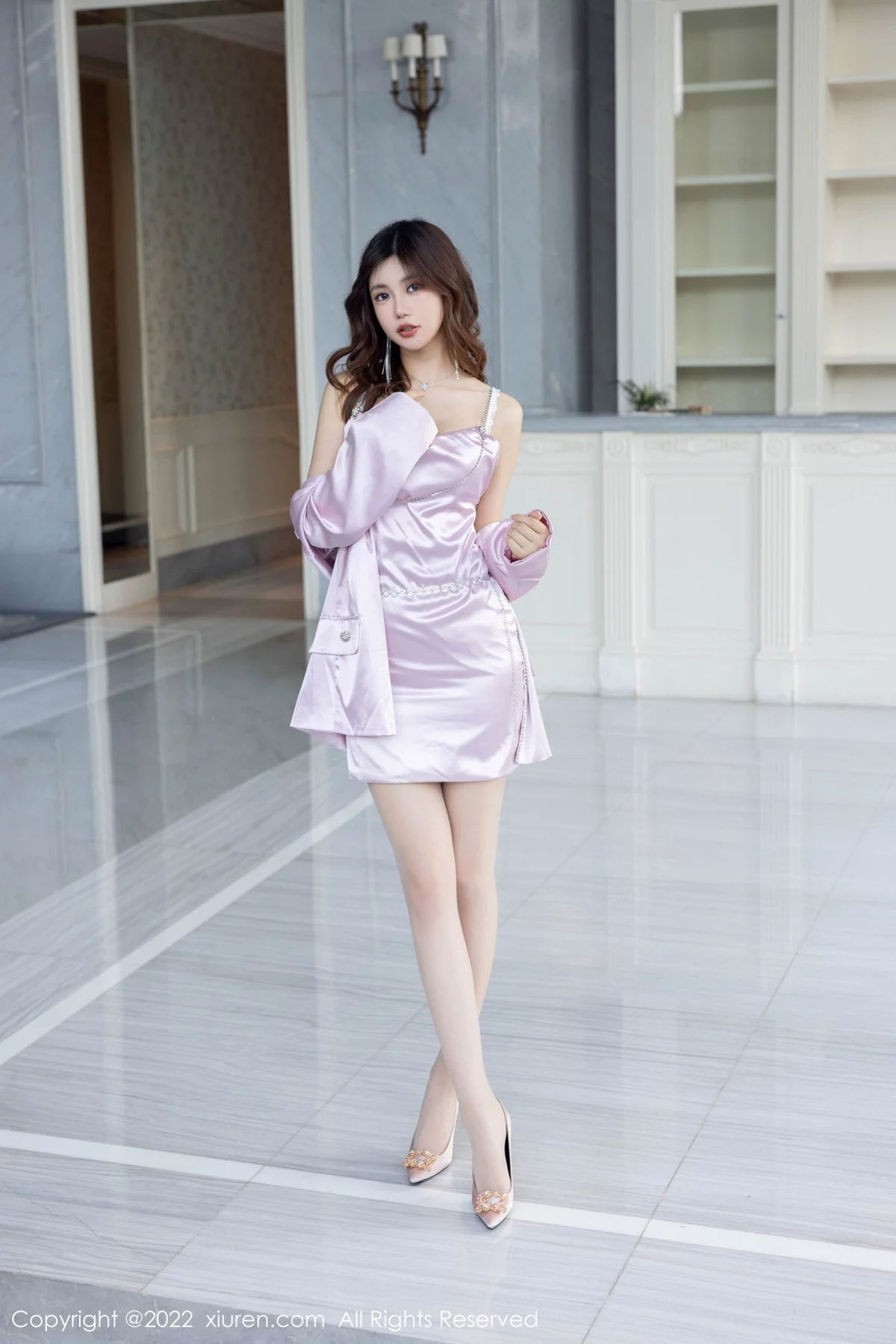 [[XiuRen秀人网]秀人网]No.5879_女神绮里嘉ula性感浅色服饰配超薄无内肉丝秀完美身材诱惑写真81P