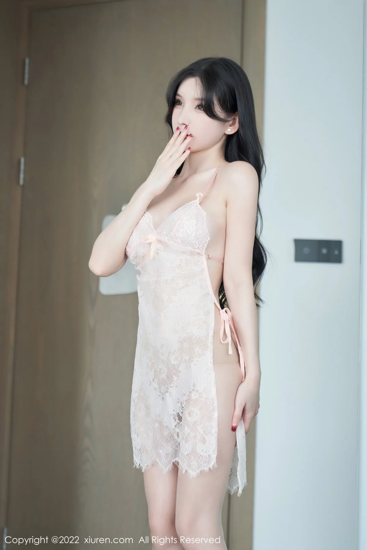 [[XiuRen秀人网]秀人网]No.5881_女神周于希Sally心愿旅拍性感粉色长裙+白色薄纱惹火诱惑写真80P