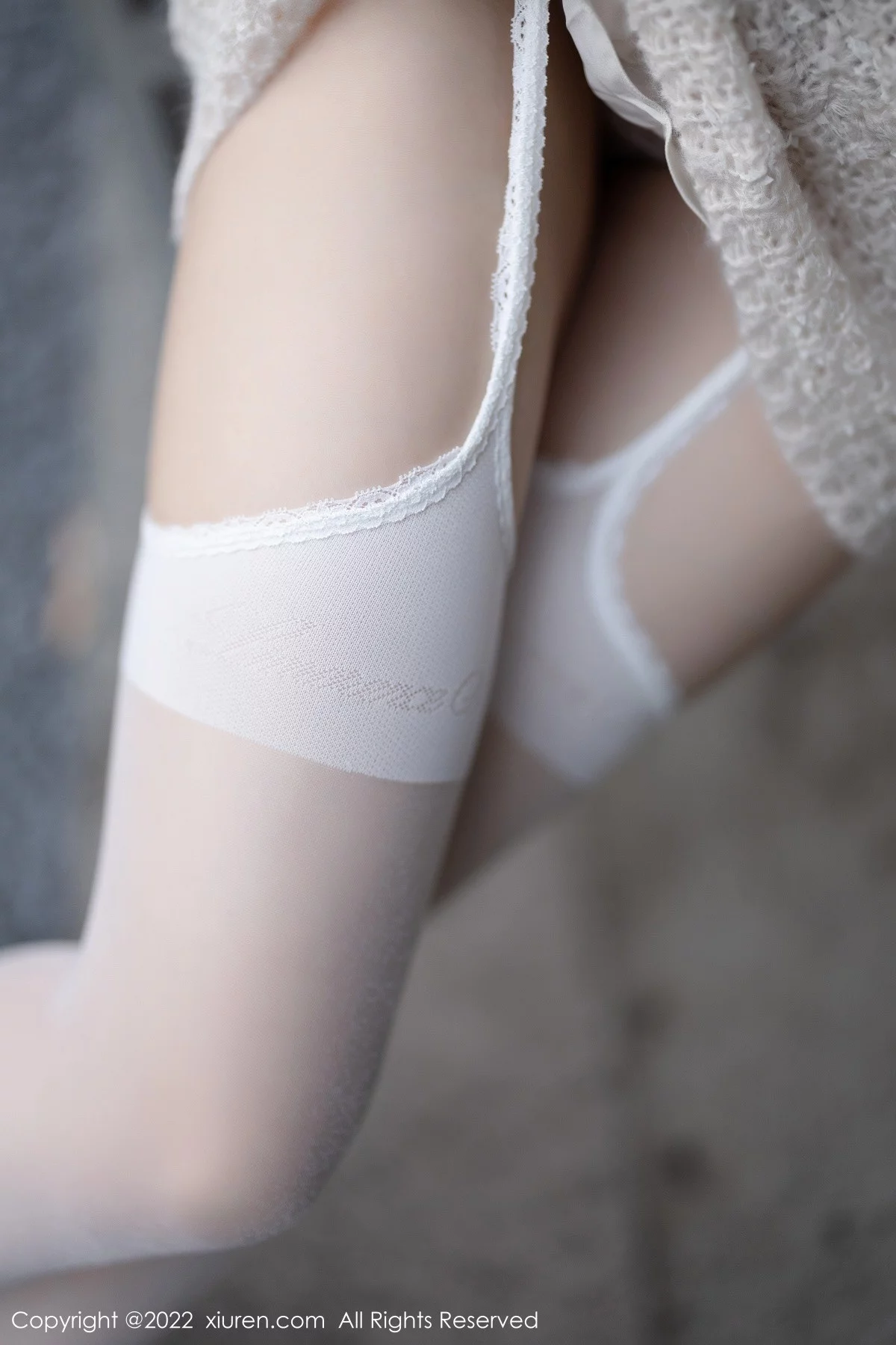 [[XiuRen秀人网]秀人网]No.5880_女神徐莉芝Booty半脱露性感白色蕾丝内衣配白丝吊袜诱惑写真88P