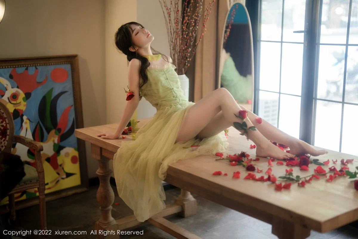 [[XiuRen秀人网]秀人网]No.5875_模特婠婠么私房性感淡绿色连衣裙秀曼妙身姿白嫩美腿诱惑写真85P