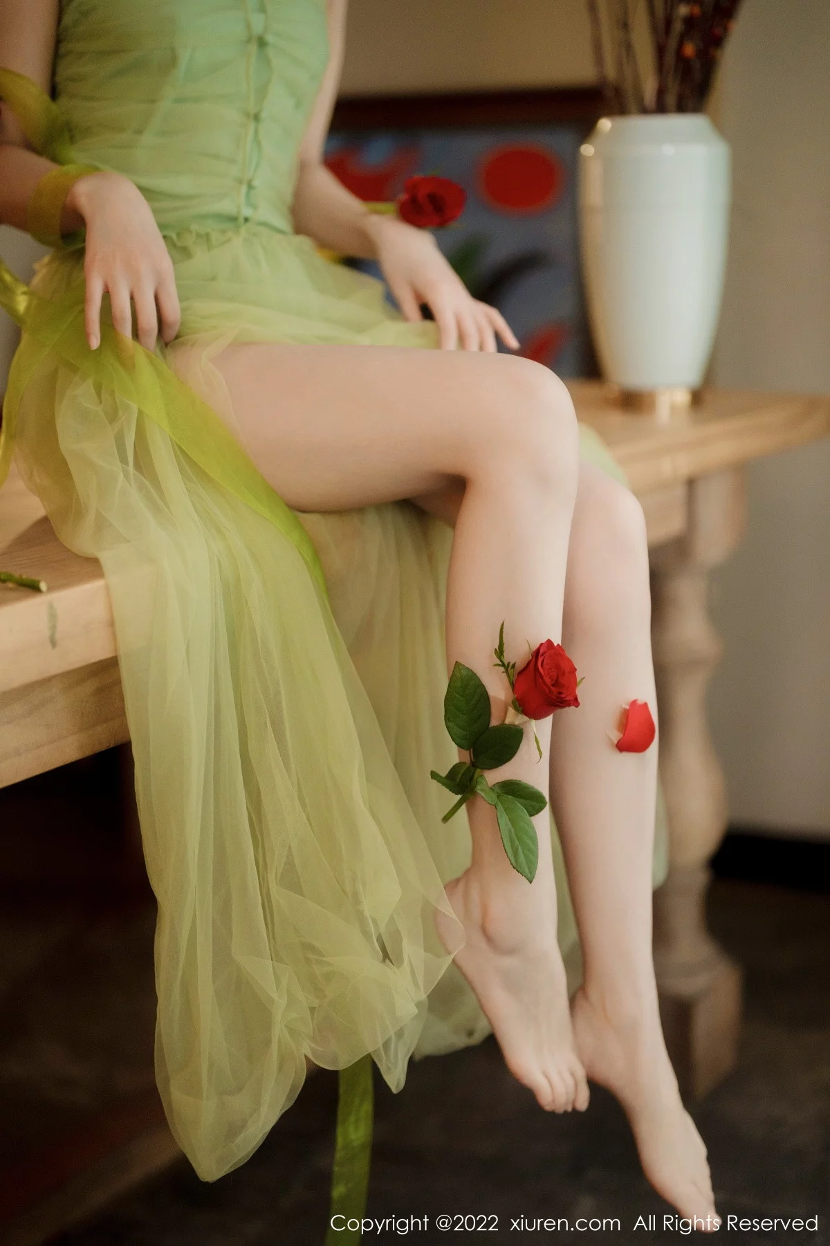 [[XiuRen秀人网]秀人网]No.5875_模特婠婠么私房性感淡绿色连衣裙秀曼妙身姿白嫩美腿诱惑写真85P