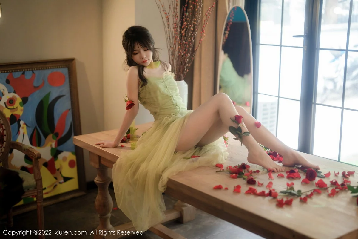 [[XiuRen秀人网]秀人网]No.5875_模特婠婠么私房性感淡绿色连衣裙秀曼妙身姿白嫩美腿诱惑写真85P