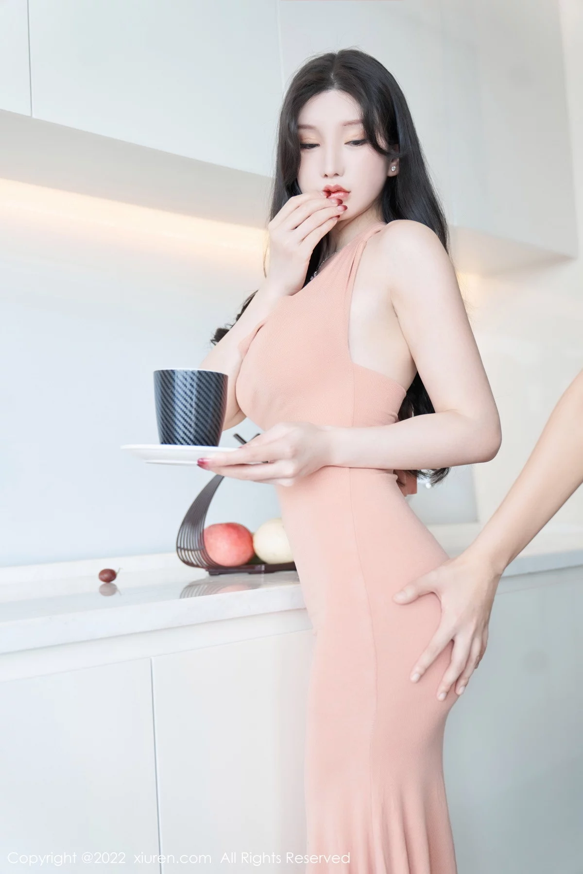 [[XiuRen秀人网]秀人网]No.5881_女神周于希Sally心愿旅拍性感粉色长裙+白色薄纱惹火诱惑写真80P