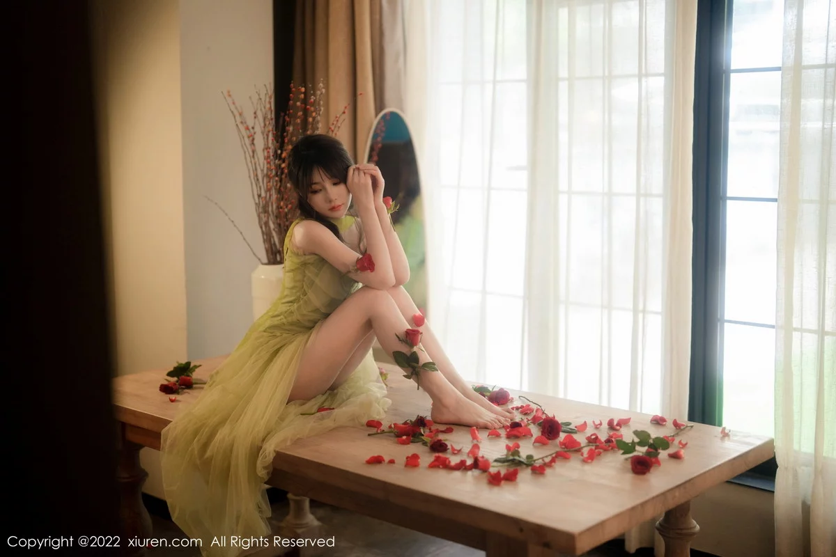 [[XiuRen秀人网]秀人网]No.5875_模特婠婠么私房性感淡绿色连衣裙秀曼妙身姿白嫩美腿诱惑写真85P