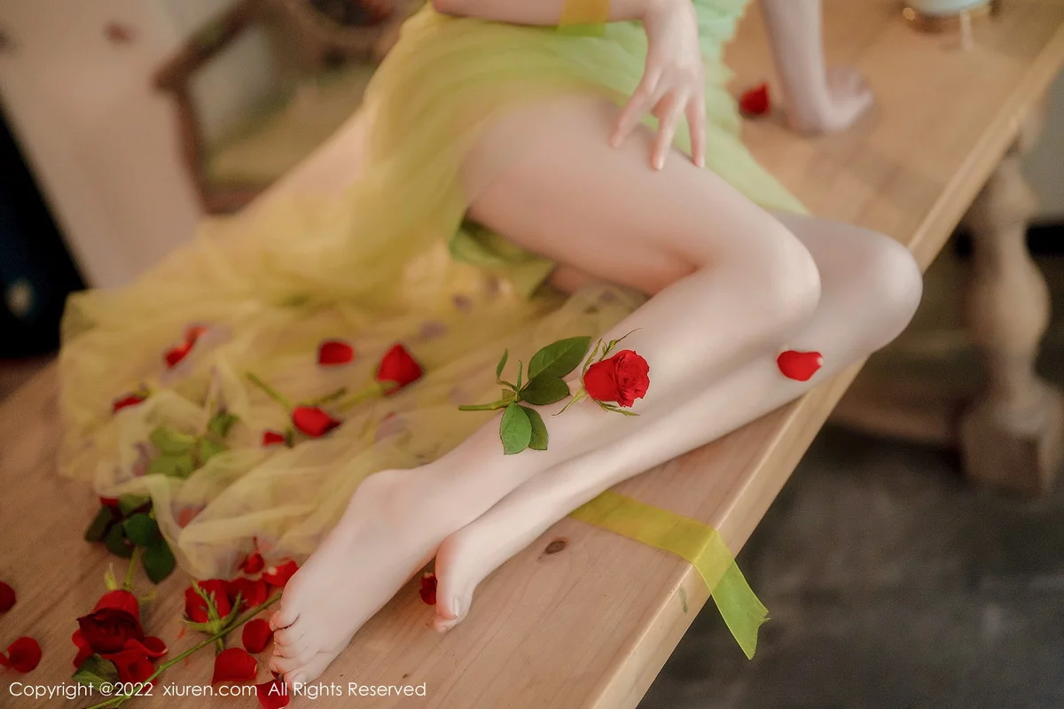 [[XiuRen秀人网]秀人网]No.5875_模特婠婠么私房性感淡绿色连衣裙秀曼妙身姿白嫩美腿诱惑写真85P