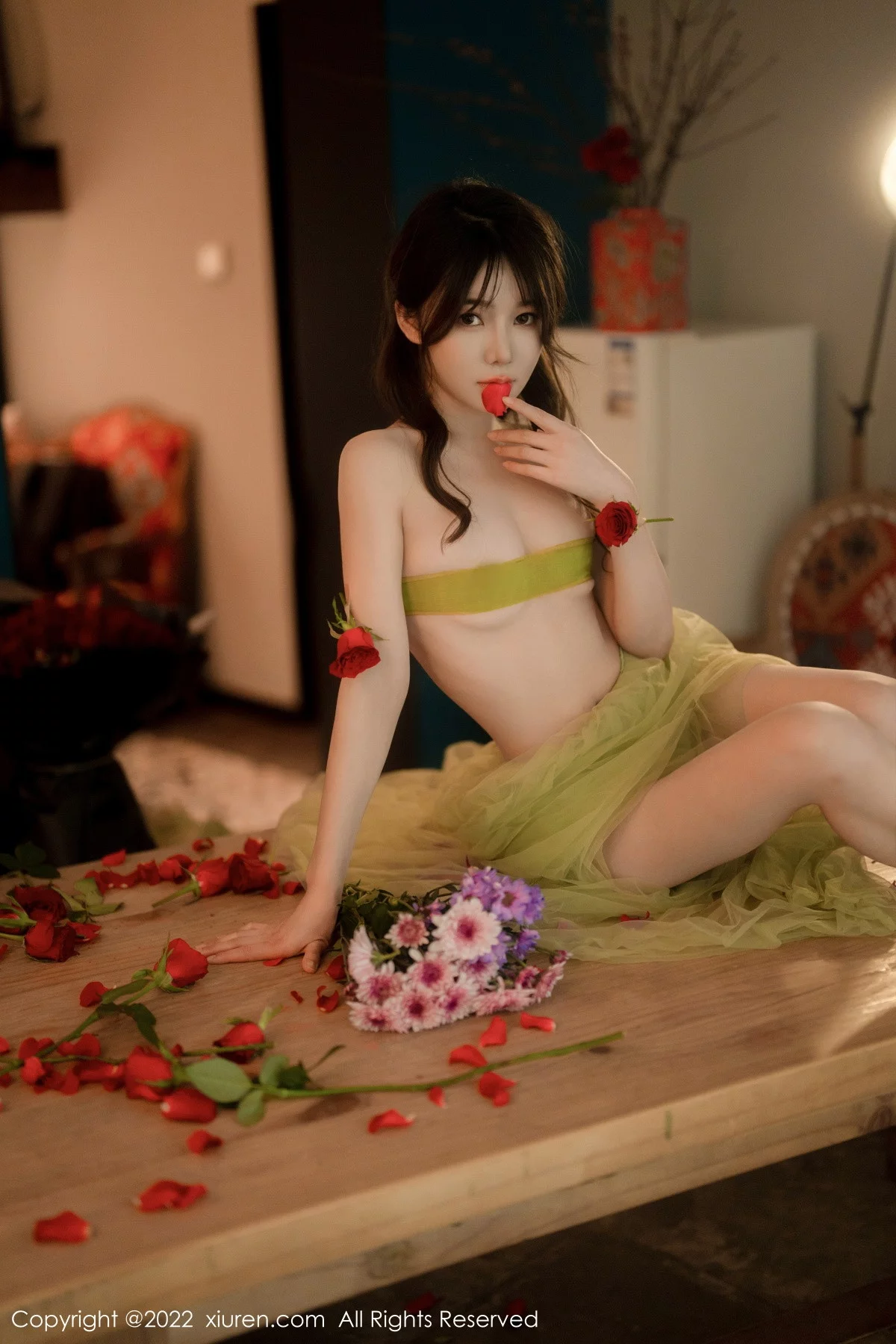 [[XiuRen秀人网]秀人网]No.5875_模特婠婠么私房性感淡绿色连衣裙秀曼妙身姿白嫩美腿诱惑写真85P