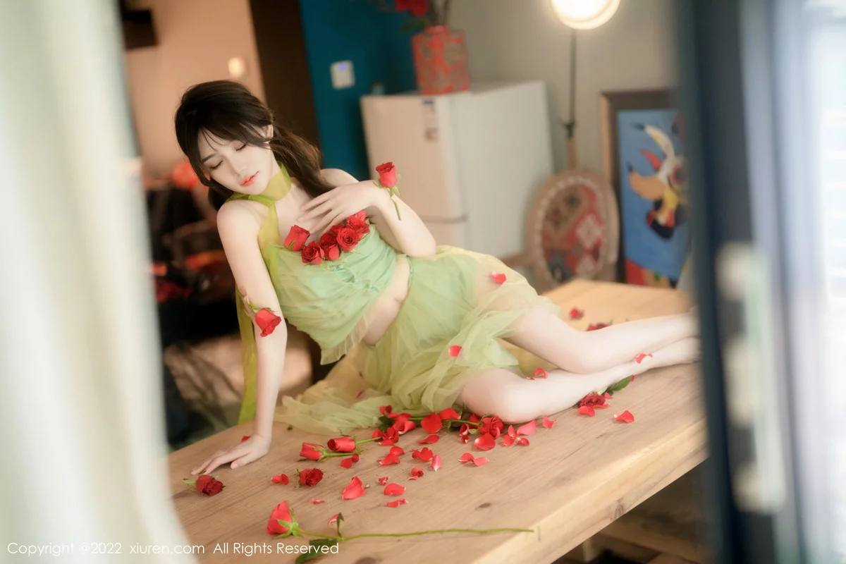 [[XiuRen秀人网]秀人网]No.5875_模特婠婠么私房性感淡绿色连衣裙秀曼妙身姿白嫩美腿诱惑写真85P