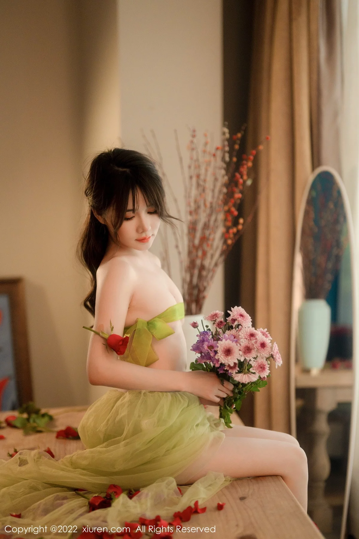 [[XiuRen秀人网]秀人网]No.5875_模特婠婠么私房性感淡绿色连衣裙秀曼妙身姿白嫩美腿诱惑写真85P