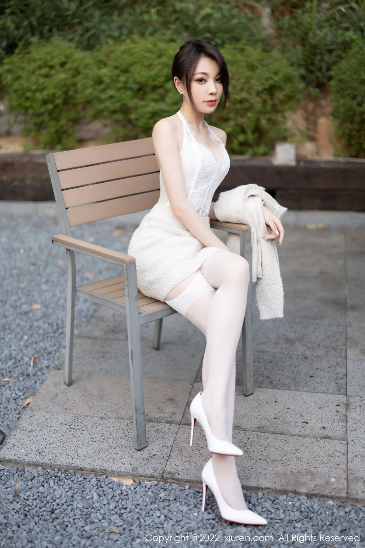 [[XiuRen秀人网]秀人网]No.5880_女神徐莉芝Booty半脱露性感白色蕾丝内衣配白丝吊袜诱惑写真88P