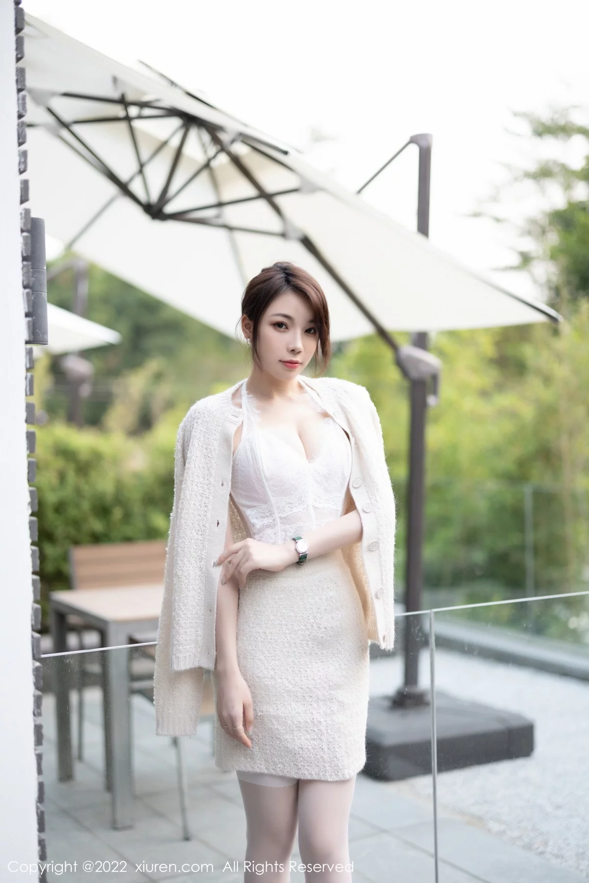 [[XiuRen秀人网]秀人网]No.5880_女神徐莉芝Booty半脱露性感白色蕾丝内衣配白丝吊袜诱惑写真88P