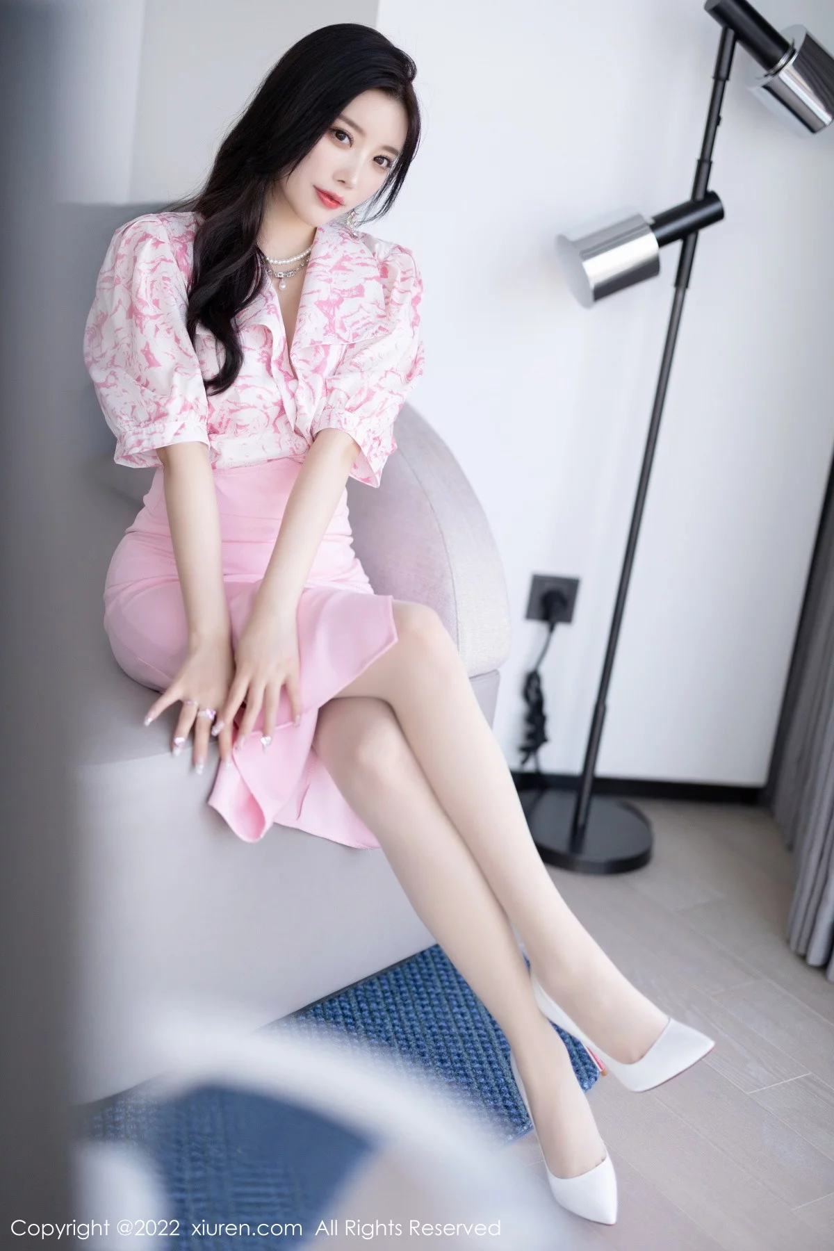 [[XiuRen秀人网]秀人网]No.5927_女神杨晨晨Yome脱性感粉色上衣露白色内衣秀丰腴身材诱惑写真87P