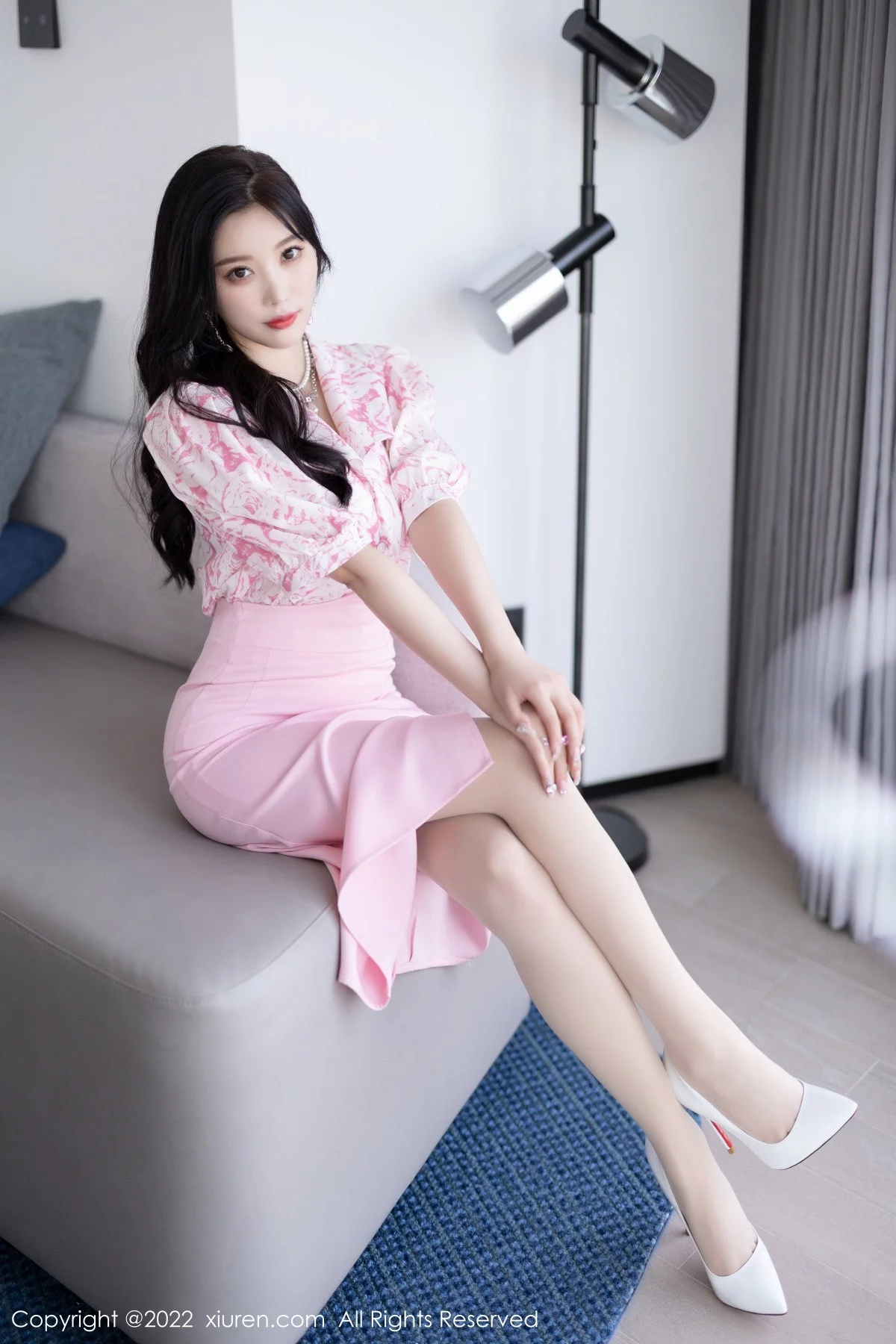 [[XiuRen秀人网]秀人网]No.5927_女神杨晨晨Yome脱性感粉色上衣露白色内衣秀丰腴身材诱惑写真87P