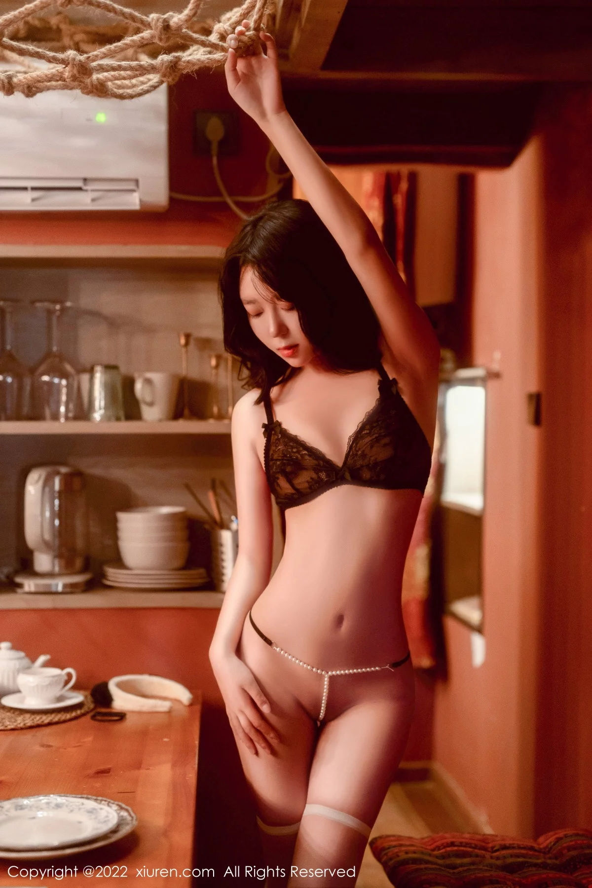 [[XiuRen秀人网]秀人网]No.5923_模特露露luncy酒店场景黑色蕾丝内衣秀曼妙身姿撩人诱惑写真68P