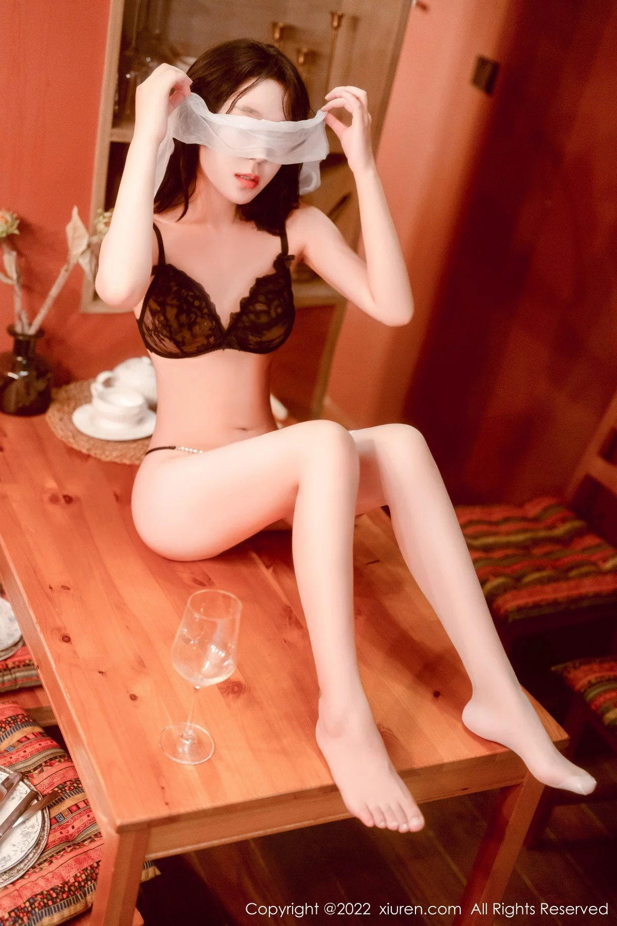 [[XiuRen秀人网]秀人网]No.5923_模特露露luncy酒店场景黑色蕾丝内衣秀曼妙身姿撩人诱惑写真68P