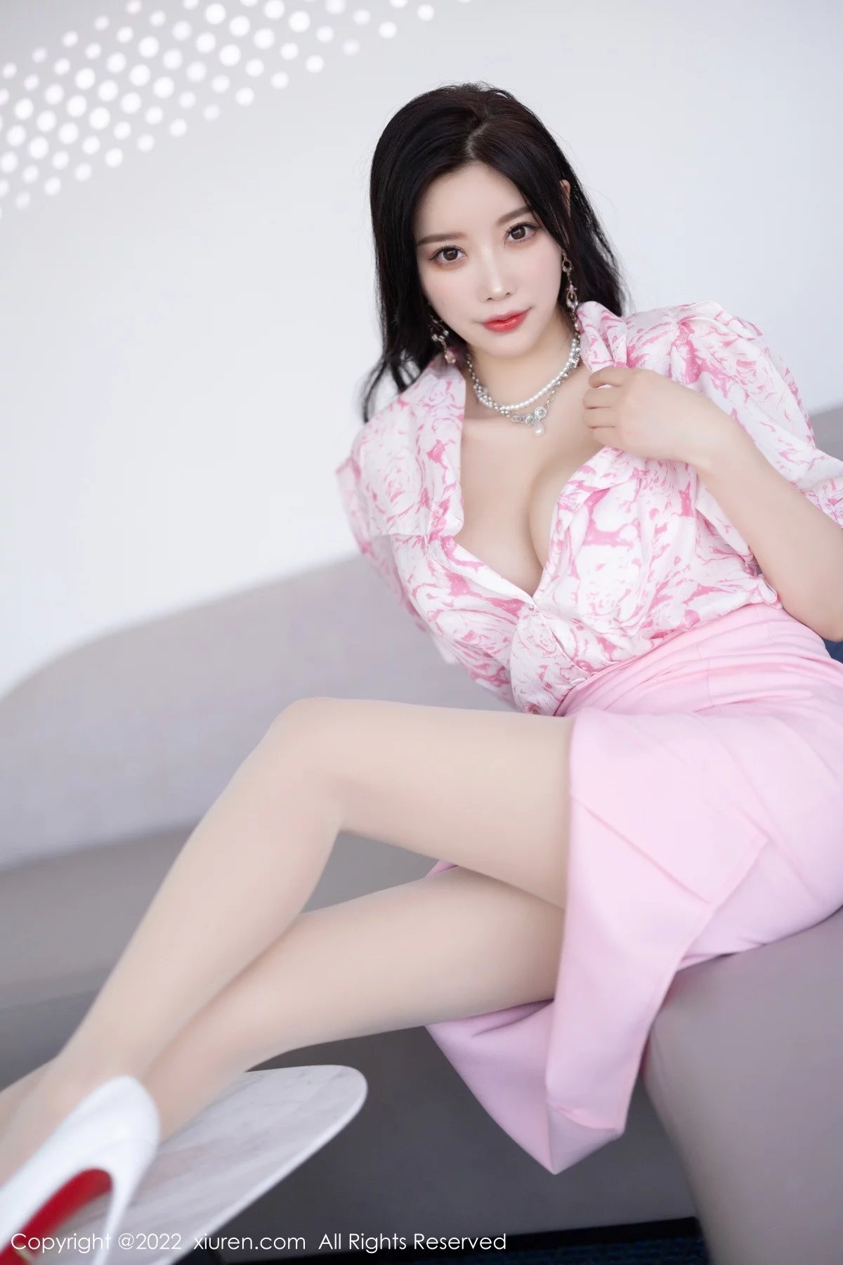 [[XiuRen秀人网]秀人网]No.5927_女神杨晨晨Yome脱性感粉色上衣露白色内衣秀丰腴身材诱惑写真87P