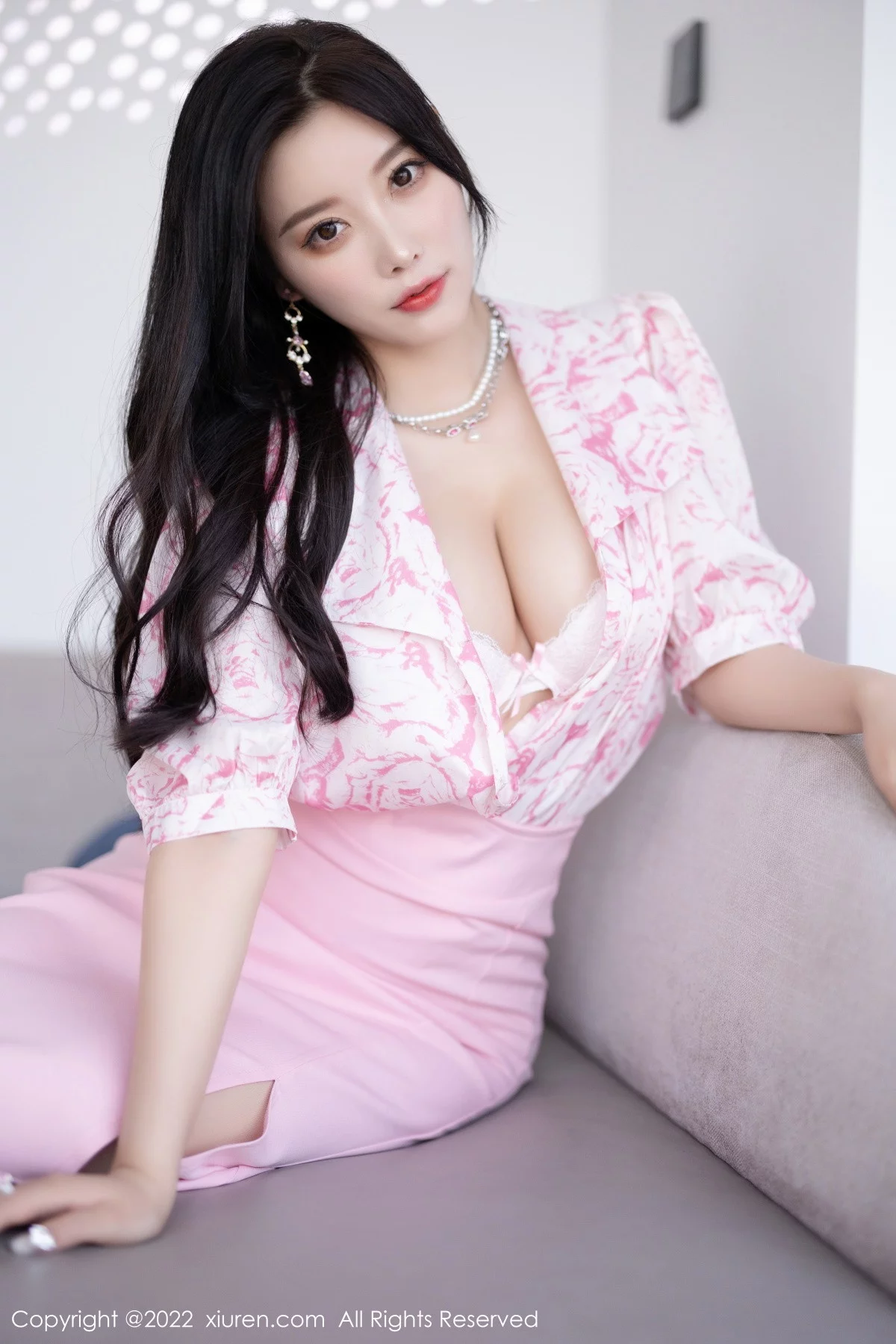 [[XiuRen秀人网]秀人网]No.5927_女神杨晨晨Yome脱性感粉色上衣露白色内衣秀丰腴身材诱惑写真87P