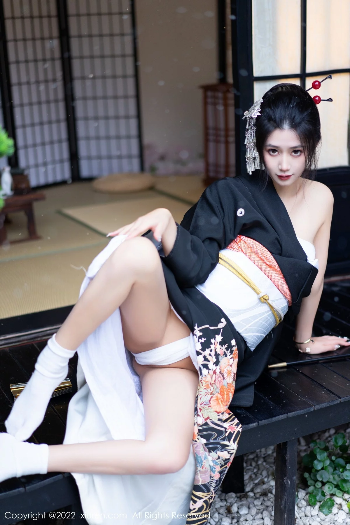 [[XiuRen秀人网]秀人网]No.5932_模特laura阿姣性感深色日式和服半脱秀柔美身材迷人诱惑写真74P