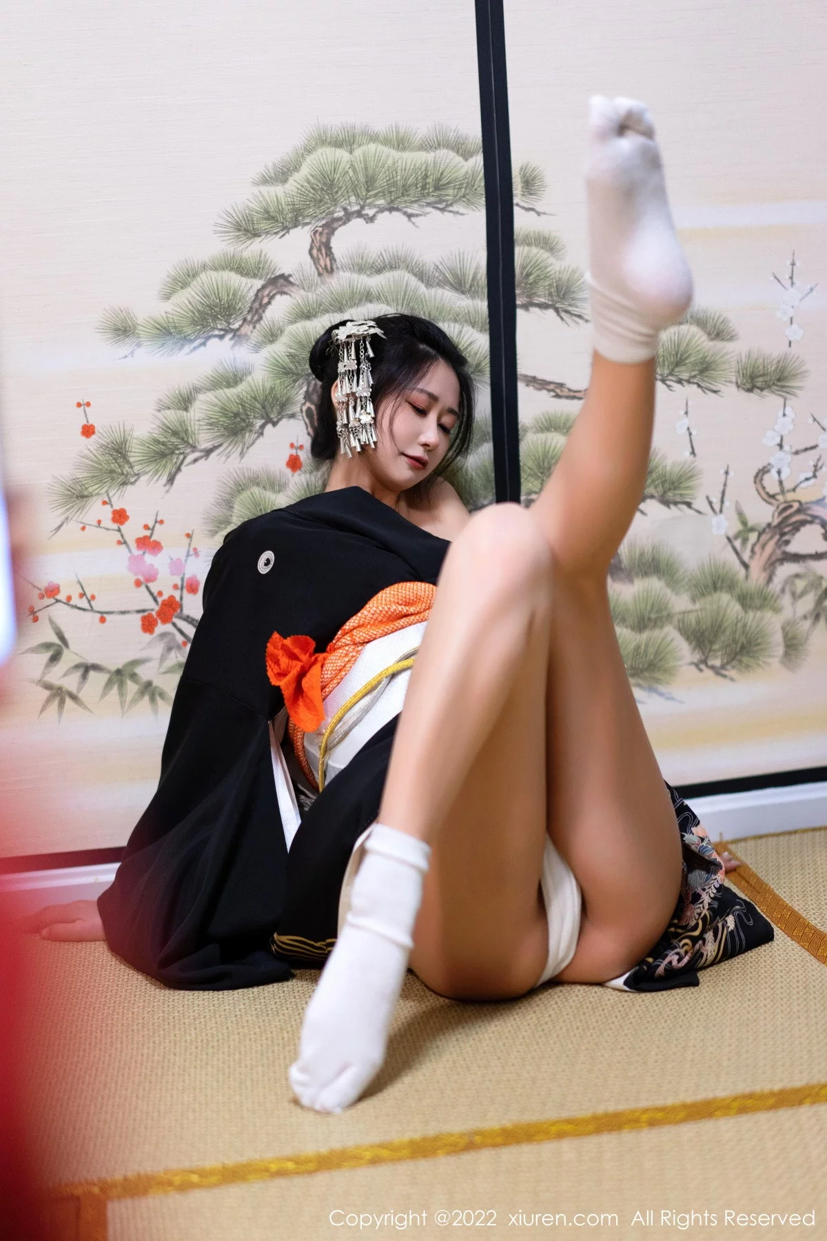 [[XiuRen秀人网]秀人网]No.5932_模特laura阿姣性感深色日式和服半脱秀柔美身材迷人诱惑写真74P