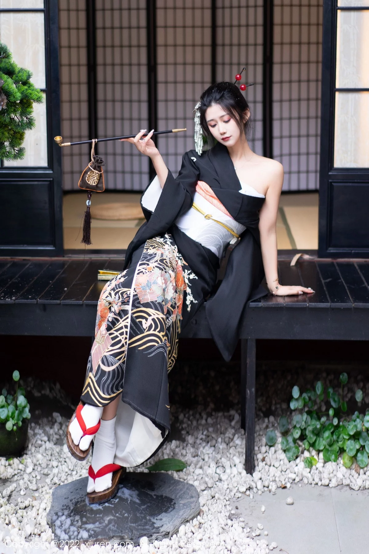 [[XiuRen秀人网]秀人网]No.5932_模特laura阿姣性感深色日式和服半脱秀柔美身材迷人诱惑写真74P