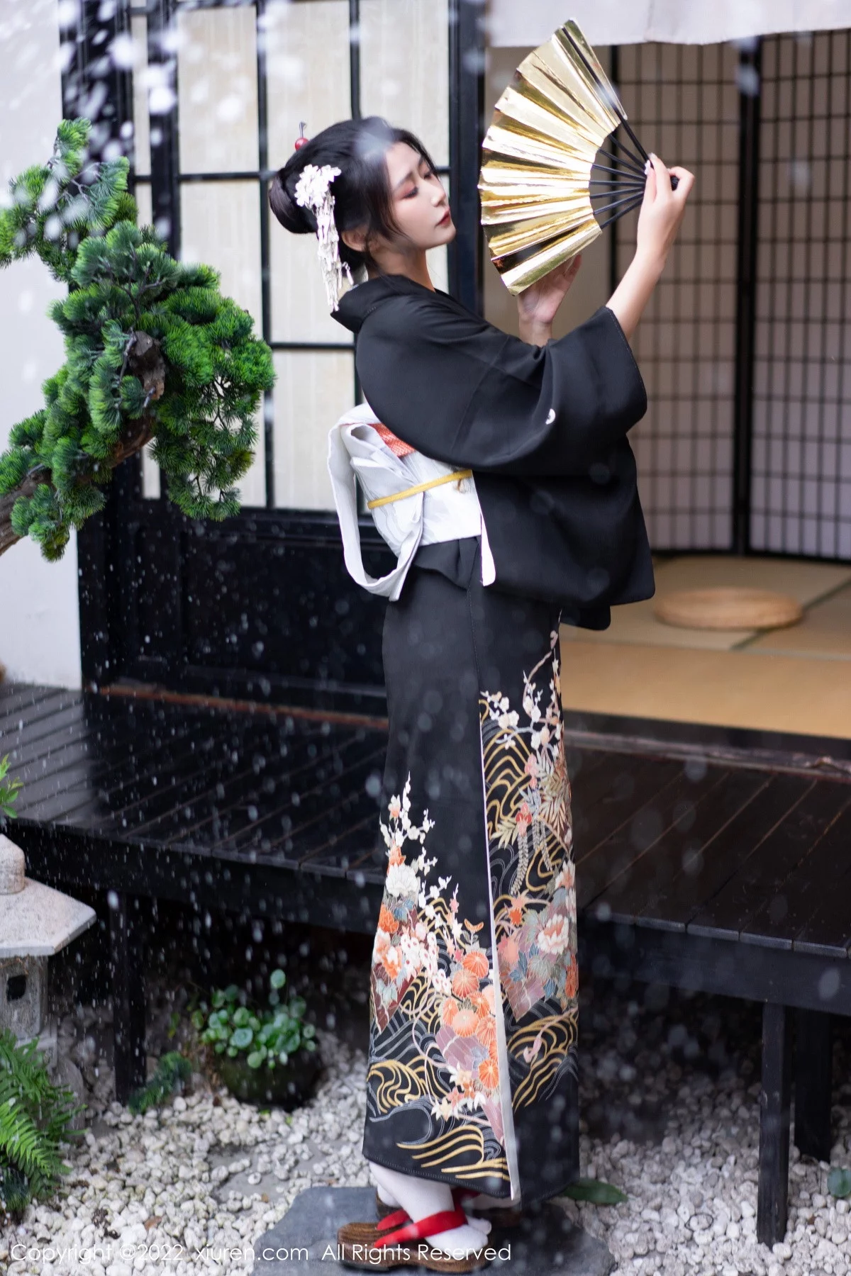 [[XiuRen秀人网]秀人网]No.5932_模特laura阿姣性感深色日式和服半脱秀柔美身材迷人诱惑写真74P