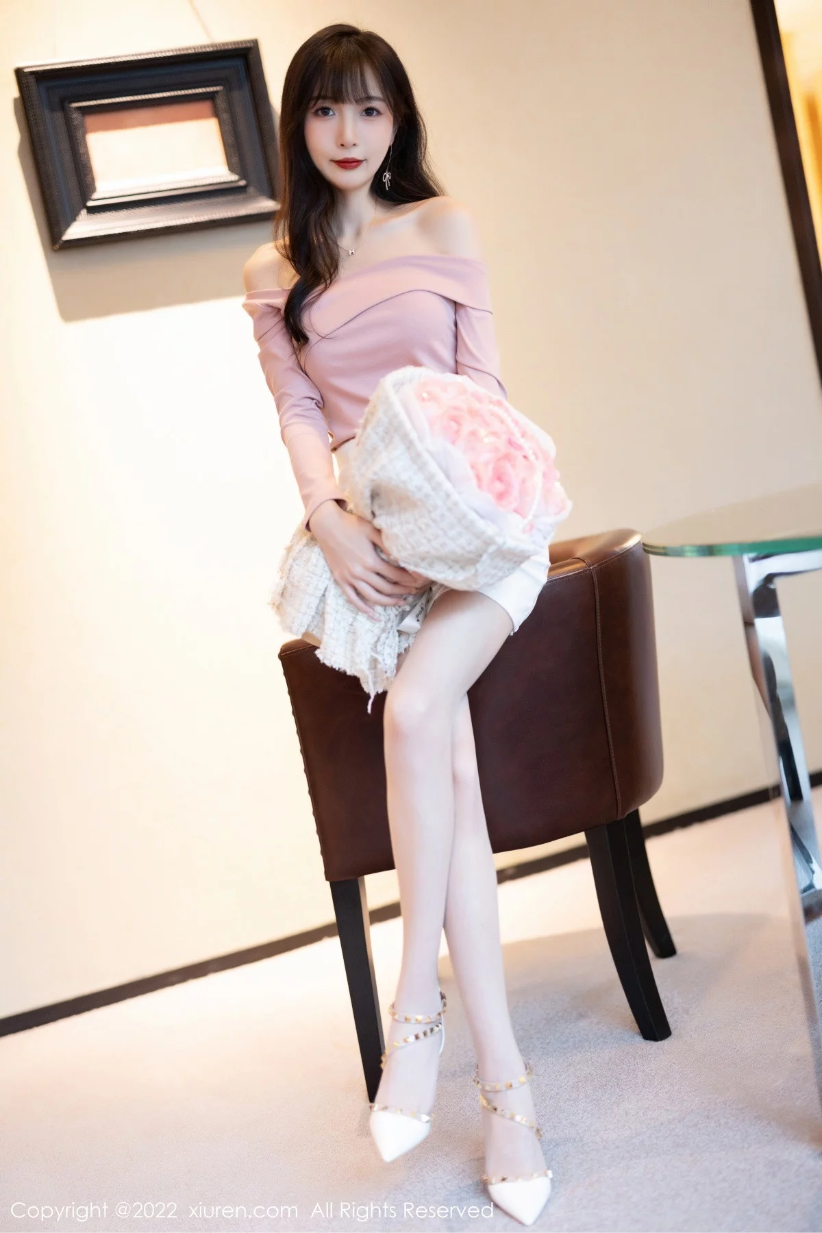 [[XiuRen秀人网]秀人网]No.5934_模特林星阑紫色露肩上衣配白短裙露蕾丝内衣开档肉丝诱惑写真81P