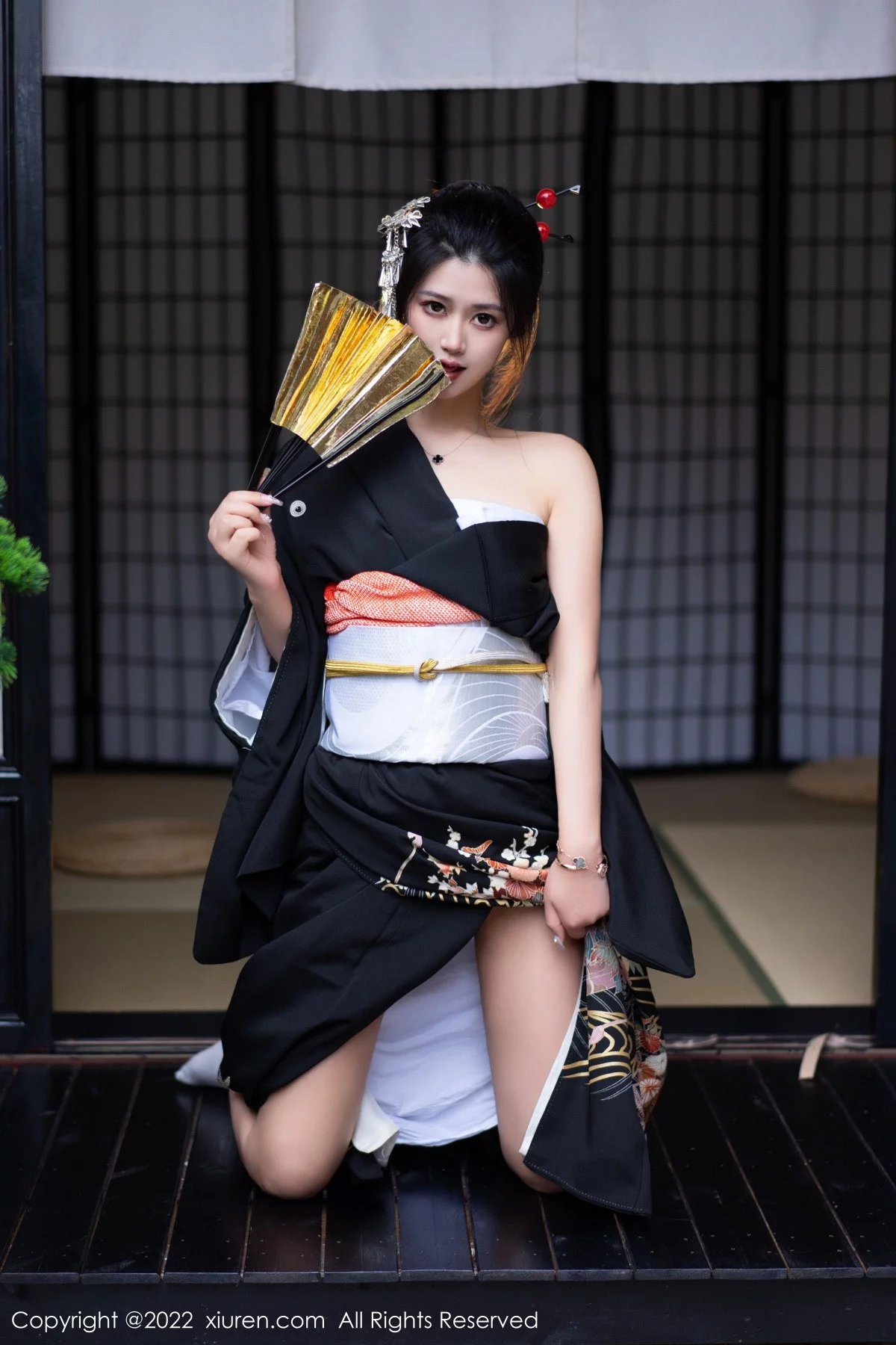 [[XiuRen秀人网]秀人网]No.5932_模特laura阿姣性感深色日式和服半脱秀柔美身材迷人诱惑写真74P