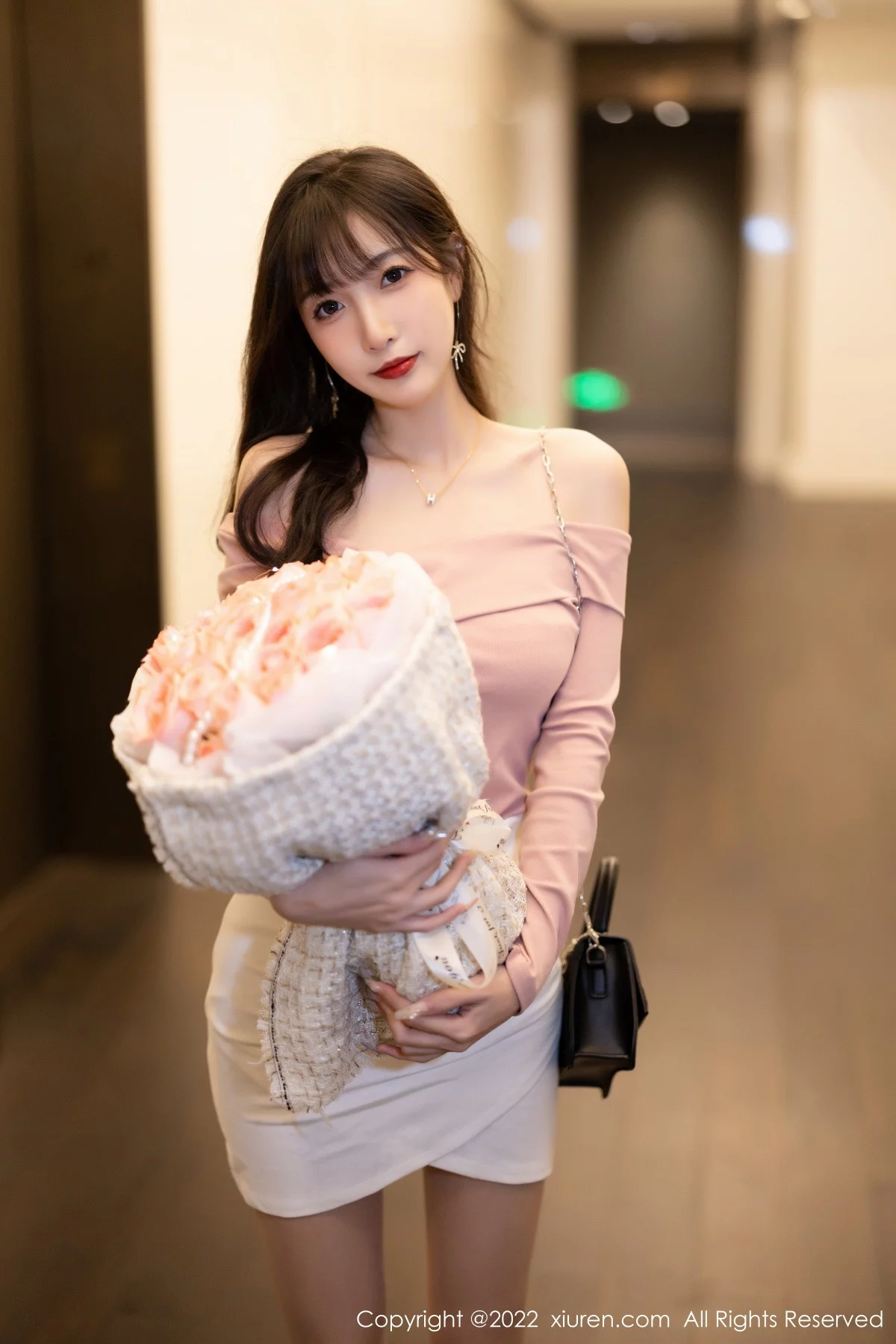 [[XiuRen秀人网]秀人网]No.5934_模特林星阑紫色露肩上衣配白短裙露蕾丝内衣开档肉丝诱惑写真81P