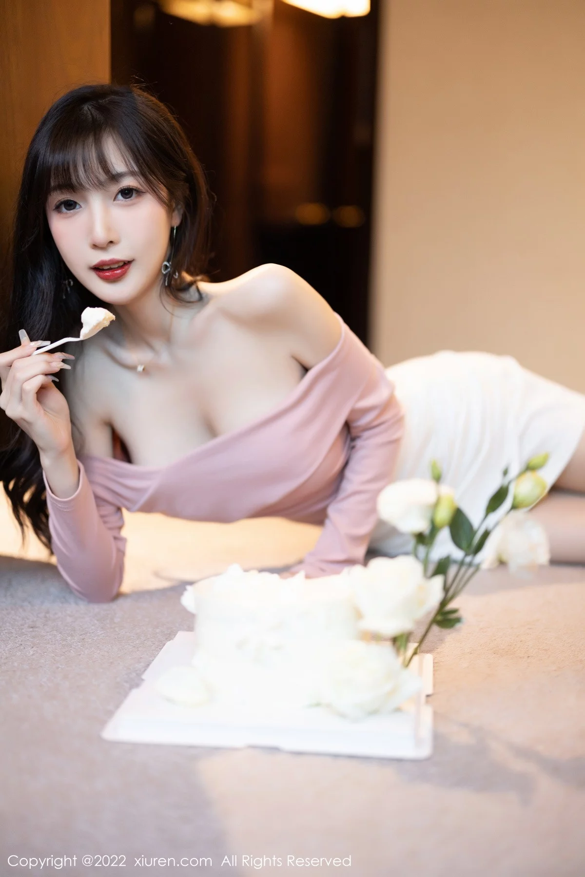 [[XiuRen秀人网]秀人网]No.5934_模特林星阑紫色露肩上衣配白短裙露蕾丝内衣开档肉丝诱惑写真81P