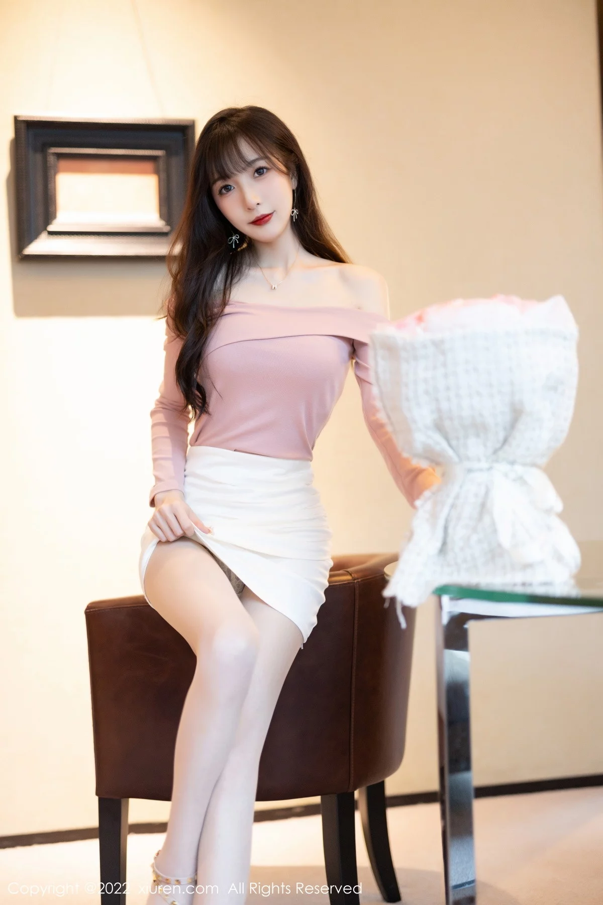 [[XiuRen秀人网]秀人网]No.5934_模特林星阑紫色露肩上衣配白短裙露蕾丝内衣开档肉丝诱惑写真81P