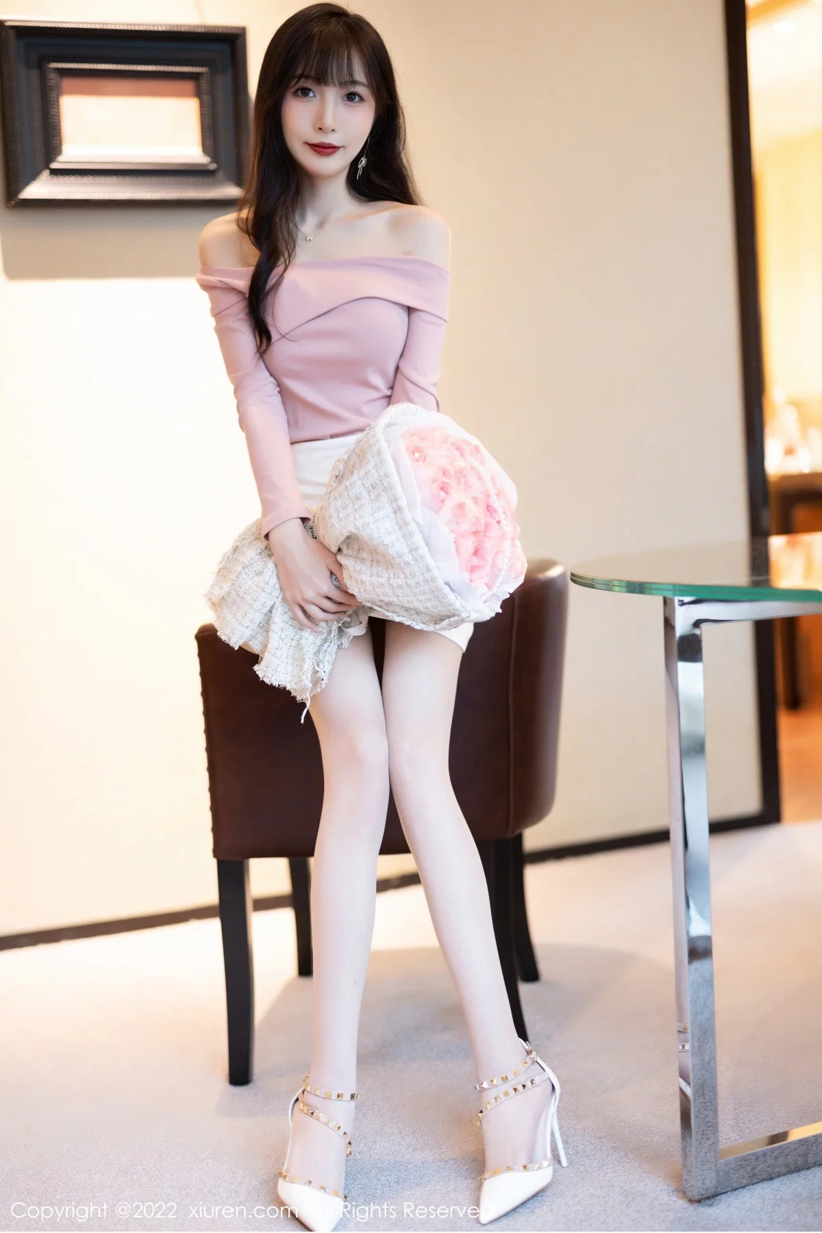 [[XiuRen秀人网]秀人网]No.5934_模特林星阑紫色露肩上衣配白短裙露蕾丝内衣开档肉丝诱惑写真81P