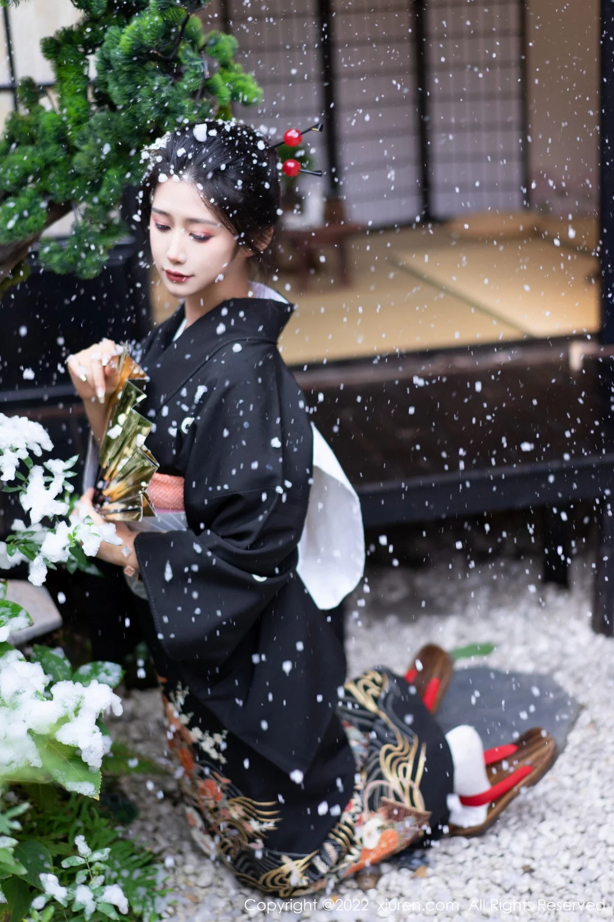 [[XiuRen秀人网]秀人网]No.5932_模特laura阿姣性感深色日式和服半脱秀柔美身材迷人诱惑写真74P