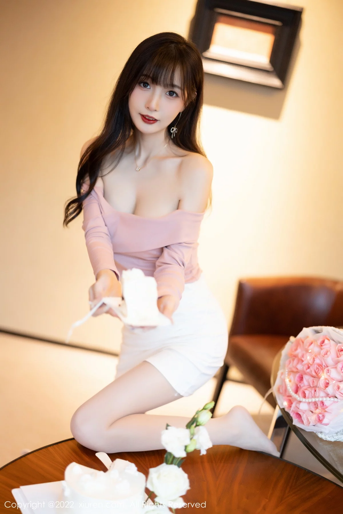 [[XiuRen秀人网]秀人网]No.5934_模特林星阑紫色露肩上衣配白短裙露蕾丝内衣开档肉丝诱惑写真81P