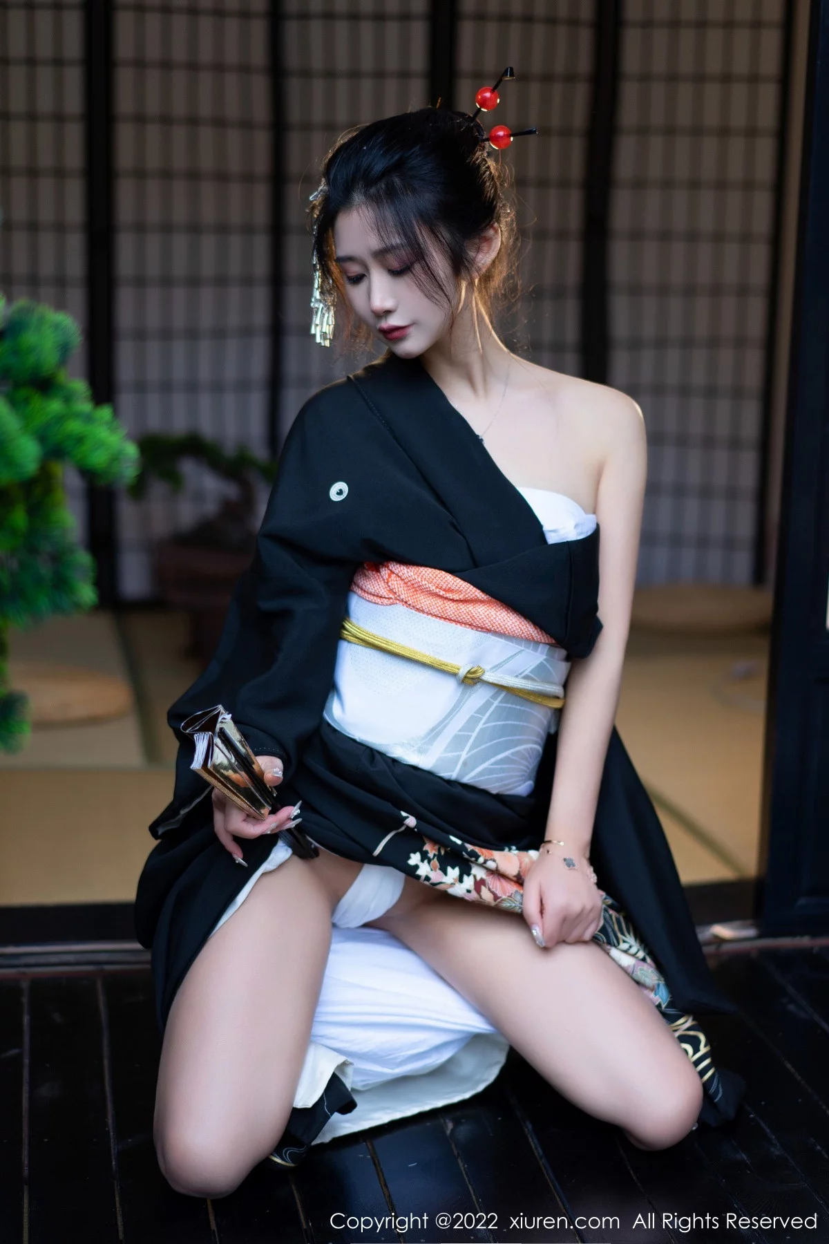 [[XiuRen秀人网]秀人网]No.5932_模特laura阿姣性感深色日式和服半脱秀柔美身材迷人诱惑写真74P