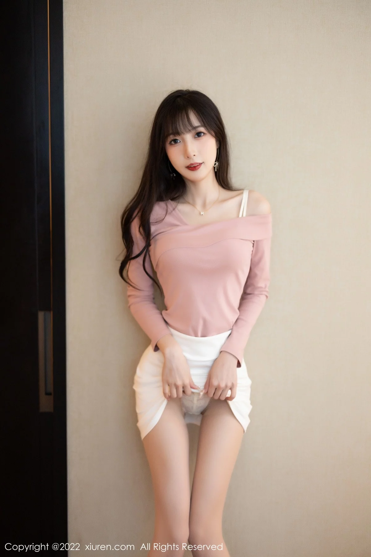 [[XiuRen秀人网]秀人网]No.5934_模特林星阑紫色露肩上衣配白短裙露蕾丝内衣开档肉丝诱惑写真81P