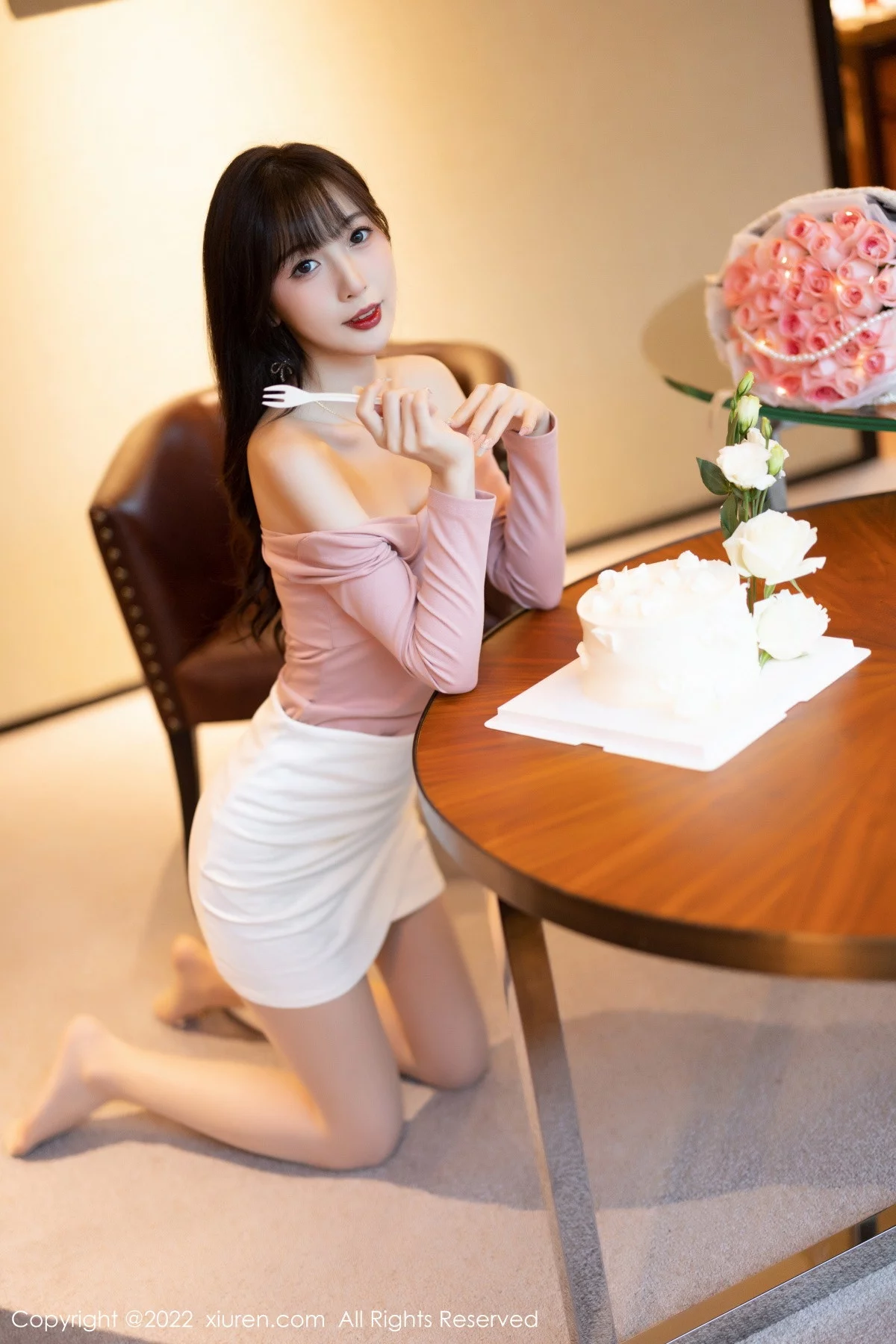 [[XiuRen秀人网]秀人网]No.5934_模特林星阑紫色露肩上衣配白短裙露蕾丝内衣开档肉丝诱惑写真81P