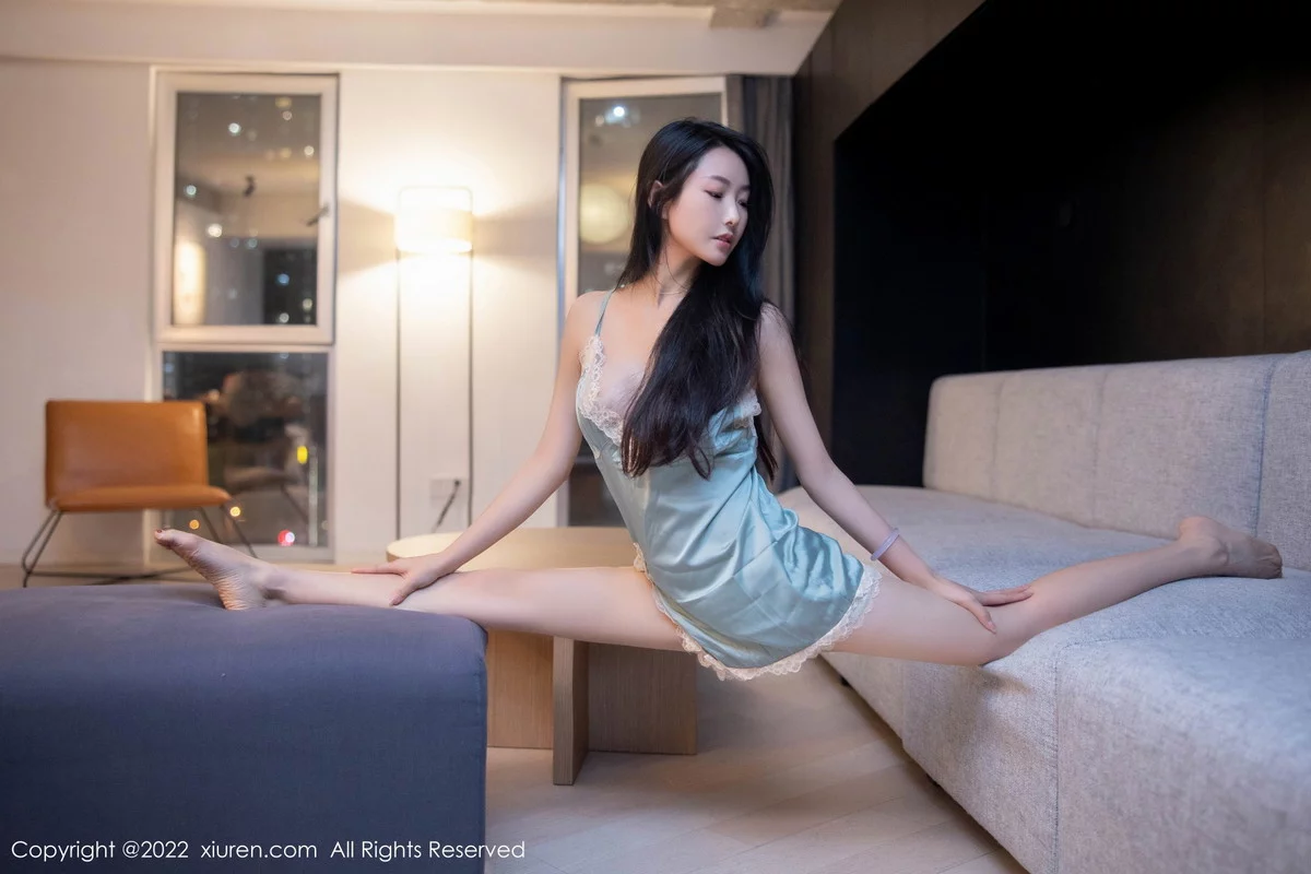 [[XiuRen秀人网]秀人网]No.5936_模特苏苏阿性感天蓝色睡衣私房大秀一字马秀曼妙身姿诱惑写真80P