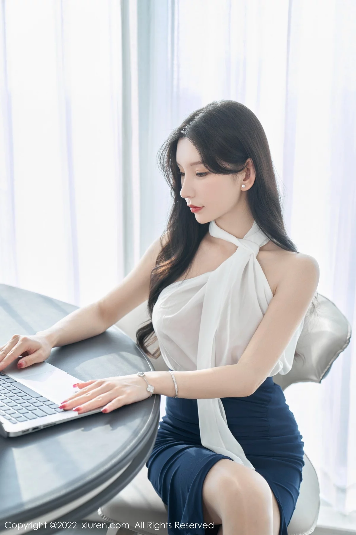 [[XiuRen秀人网]秀人网]No.5948_女神周于希Sally女秘书主题白色轻透衣配黑短裙秀翘臀诱惑写真70P