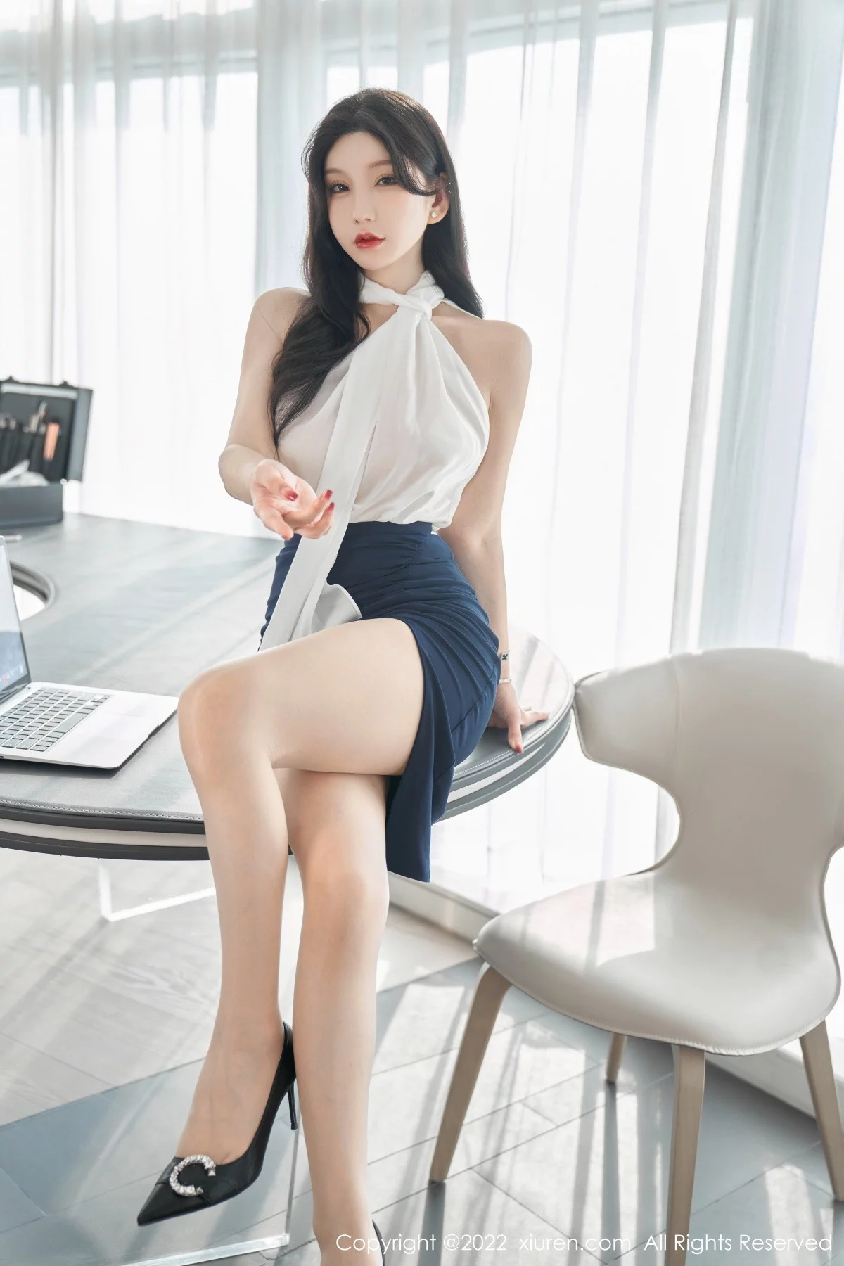 [[XiuRen秀人网]秀人网]No.5948_女神周于希Sally女秘书主题白色轻透衣配黑短裙秀翘臀诱惑写真70P