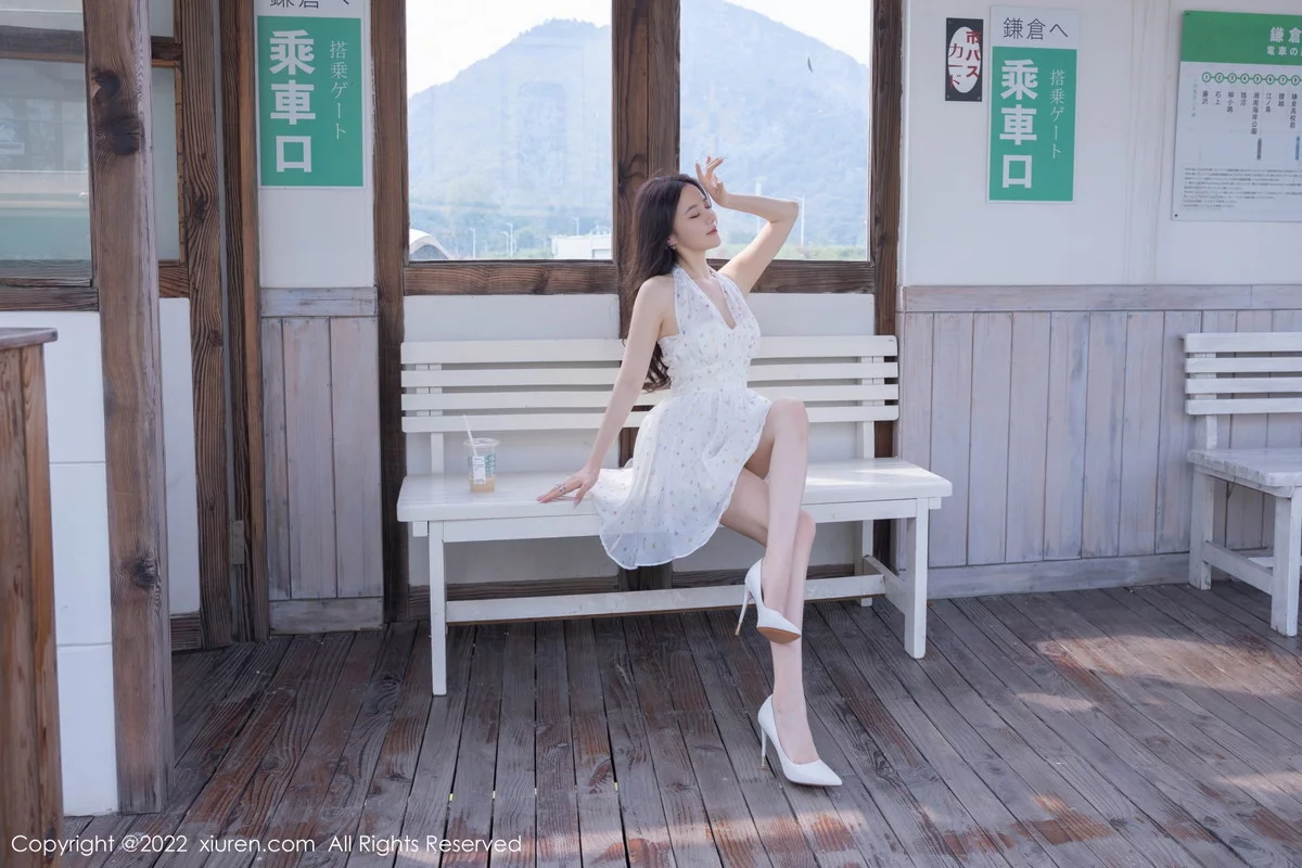 [[XiuRen秀人网]秀人网]No.5947_模特鱼子酱Fish电车场景脱露肩连衣裙露白色蕾丝内衣诱惑写真80P