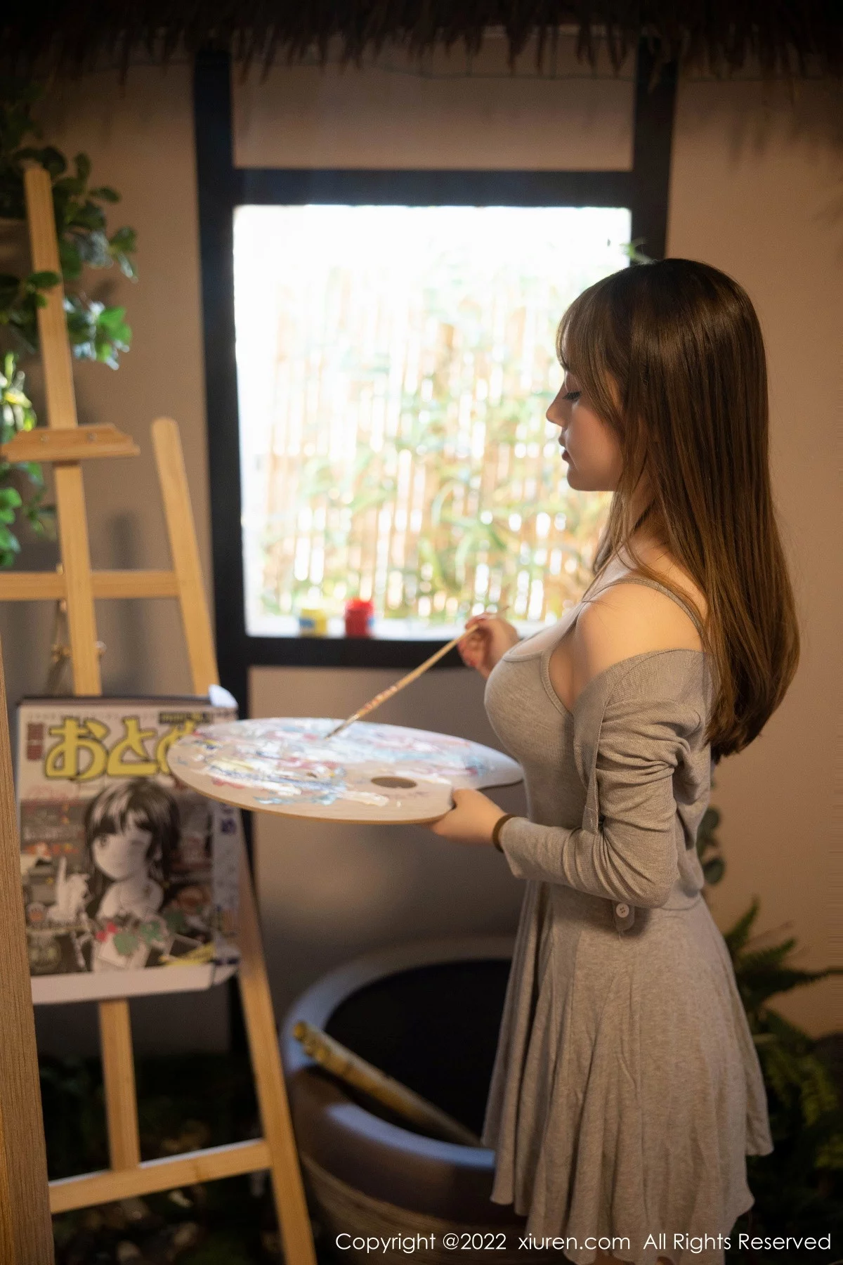 [[XiuRen秀人网]秀人网]No.5943_模特豆瓣酱绘画主题灰色低胸吊带裙配肉丝秀丰满身材诱惑写真71P