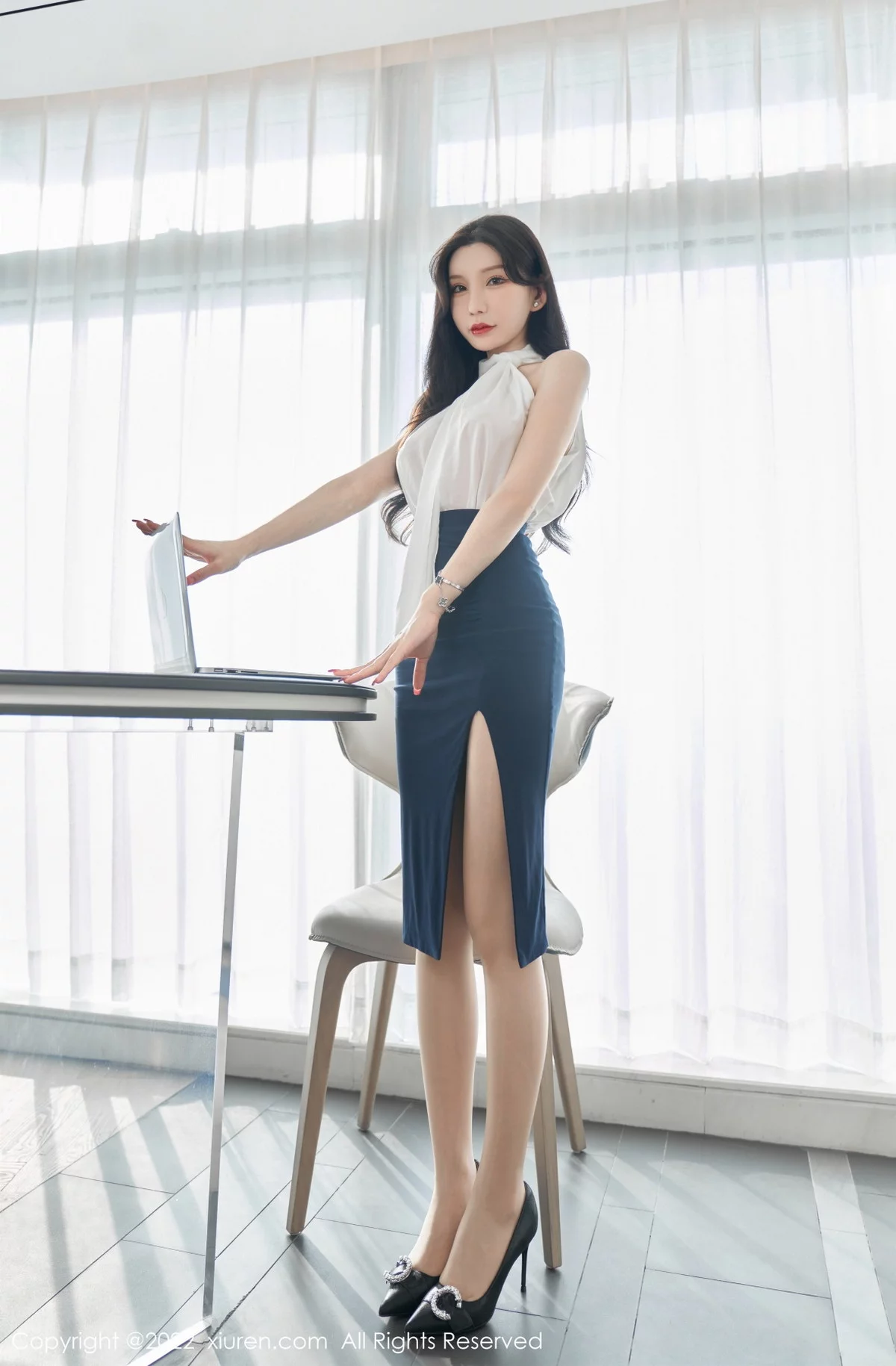 [[XiuRen秀人网]秀人网]No.5948_女神周于希Sally女秘书主题白色轻透衣配黑短裙秀翘臀诱惑写真70P