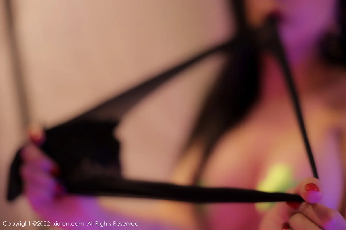 [[XiuRen秀人网]秀人网]No.5941_模特田冰冰性感蓝色轻透内衣配黑色蕾丝袜秀惹火身材诱惑写真72P