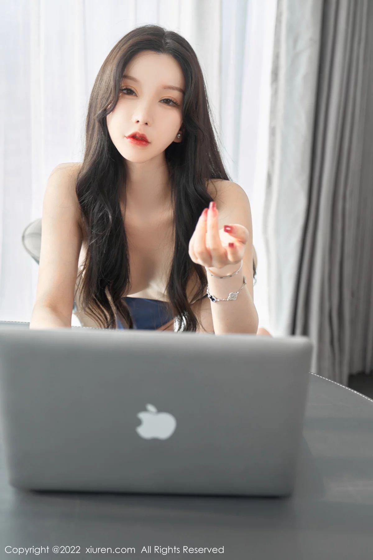 [[XiuRen秀人网]秀人网]No.5948_女神周于希Sally女秘书主题白色轻透衣配黑短裙秀翘臀诱惑写真70P