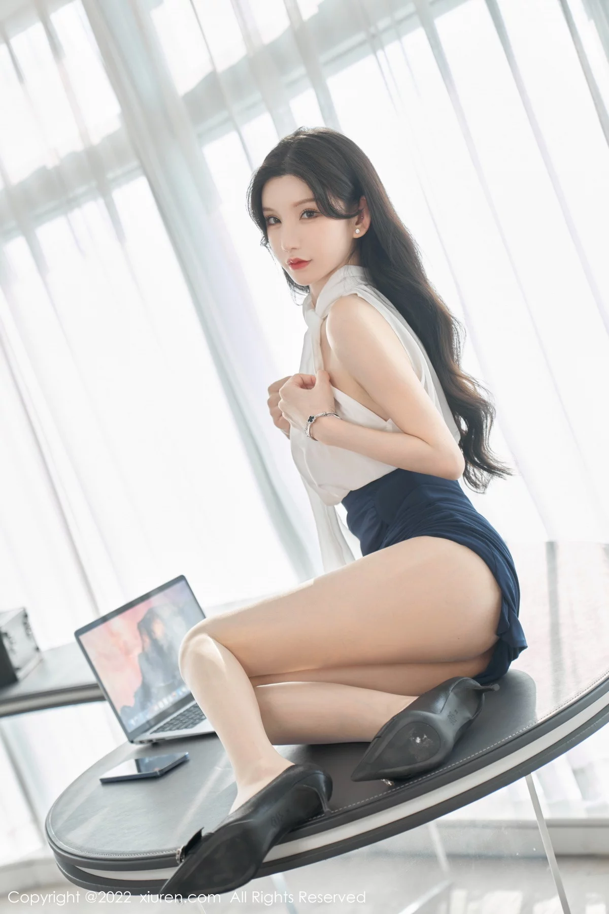 [[XiuRen秀人网]秀人网]No.5948_女神周于希Sally女秘书主题白色轻透衣配黑短裙秀翘臀诱惑写真70P