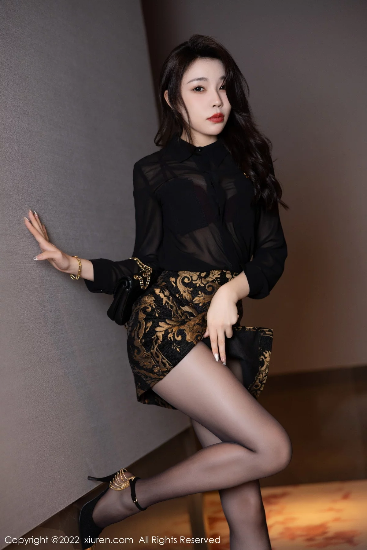 [[XiuRen秀人网]秀人网]No.5953_女神徐莉芝Booty黑色轻透上衣配黑短裙露红色蕾丝内衣诱惑写真83P