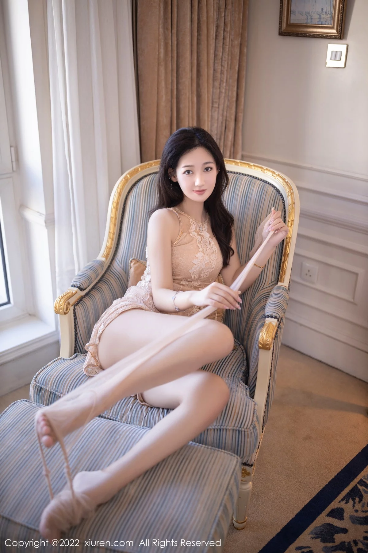 [[XiuRen秀人网]秀人网]No.5954_模特唐安琪性感金色蕾丝礼裙配开档肉丝秀曼妙身姿诱惑写真80P