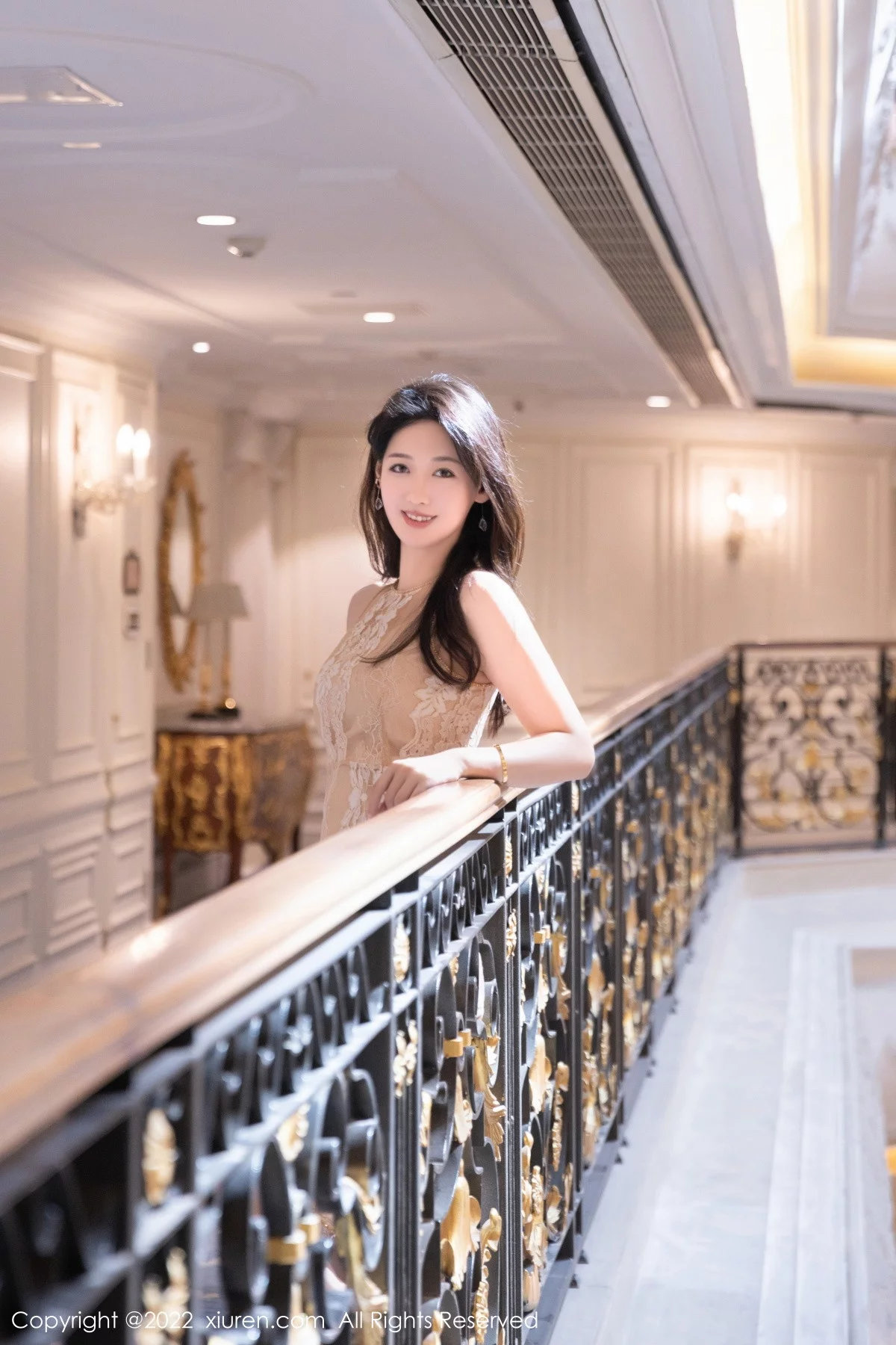 [[XiuRen秀人网]秀人网]No.5954_模特唐安琪性感金色蕾丝礼裙配开档肉丝秀曼妙身姿诱惑写真80P