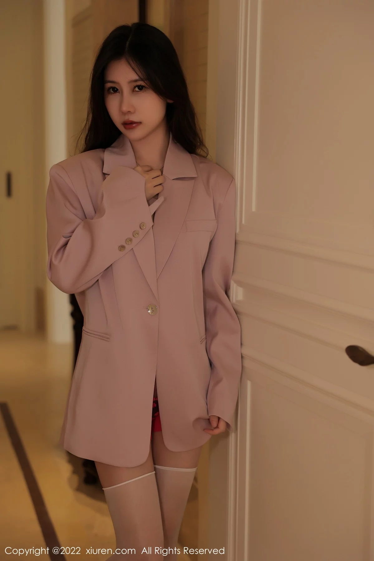 [[XiuRen秀人网]秀人网]No.5951_模特尹甜甜海南旅拍脱粉外衣露性感红色蕾丝情趣内衣诱惑写真68P